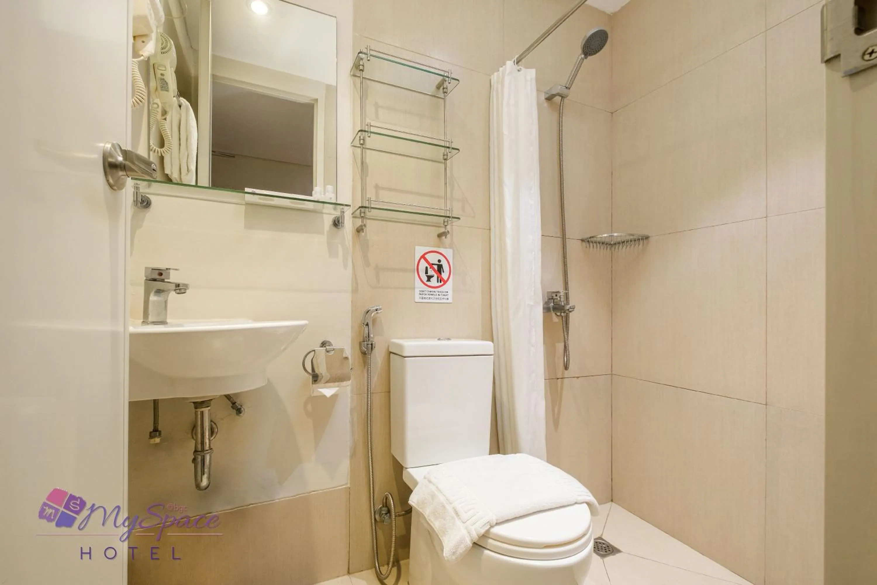 Bathroom in MySpace Hotel @BGC