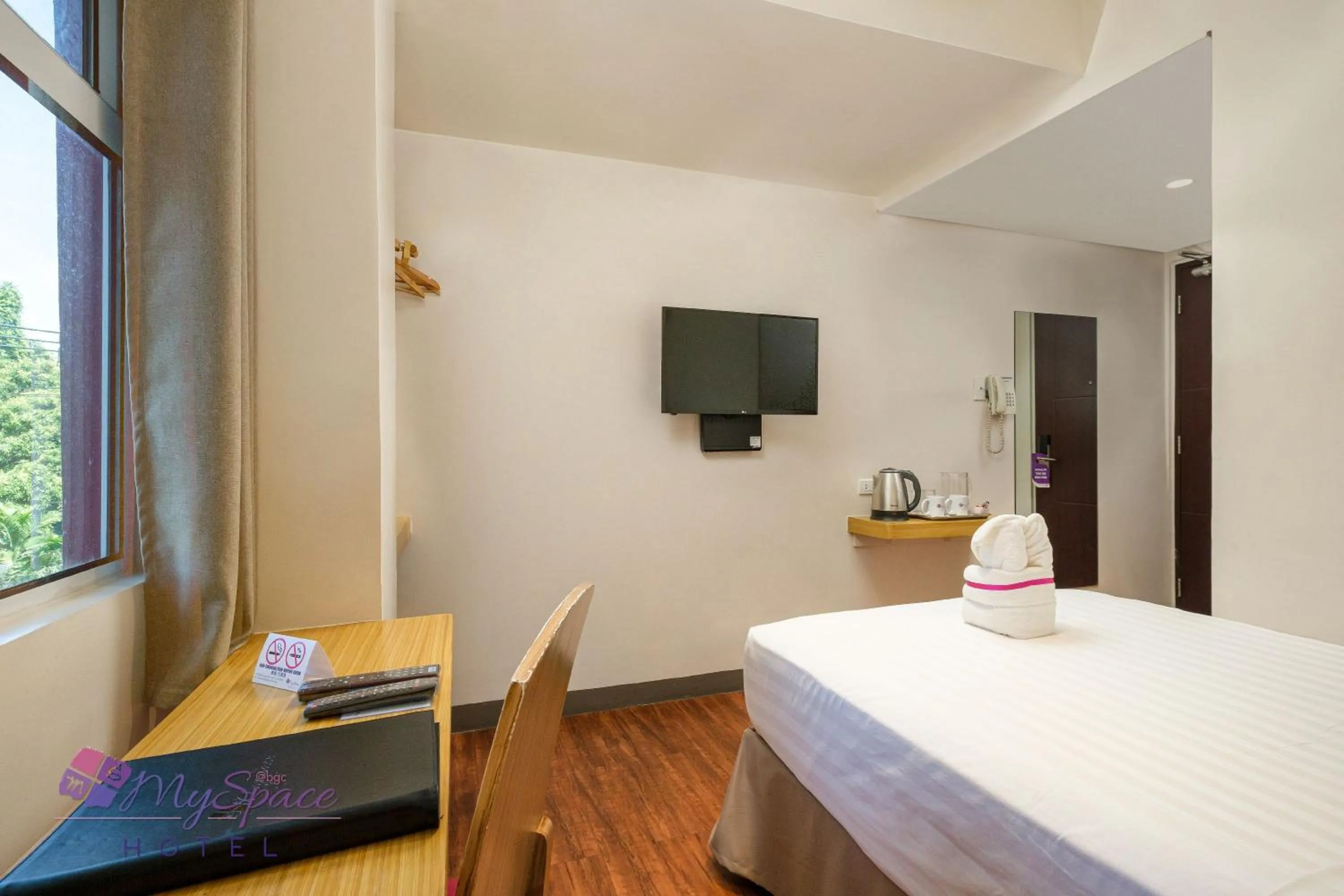 TV and multimedia, Bed in MySpace Hotel @BGC