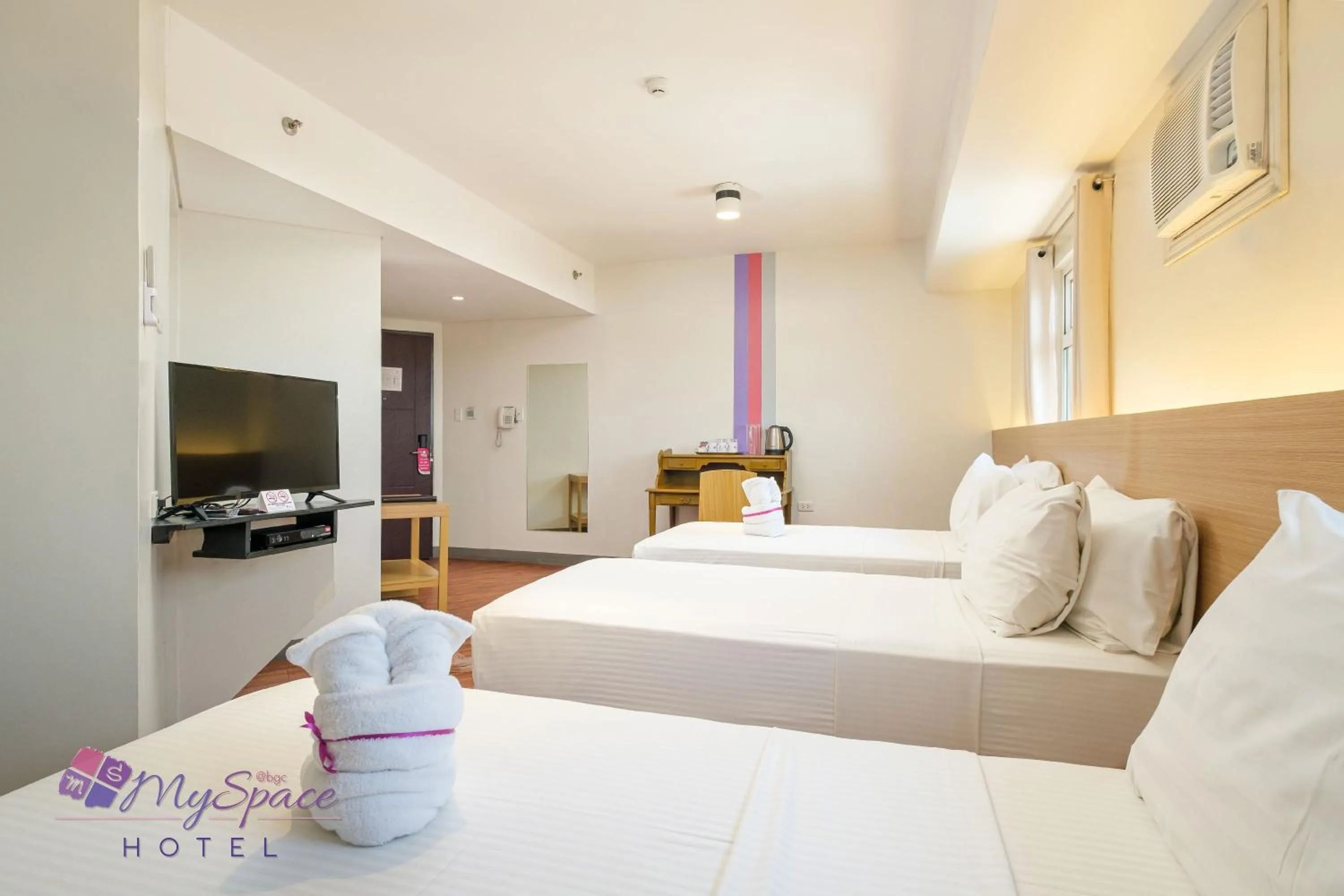 Bed in MySpace Hotel @BGC