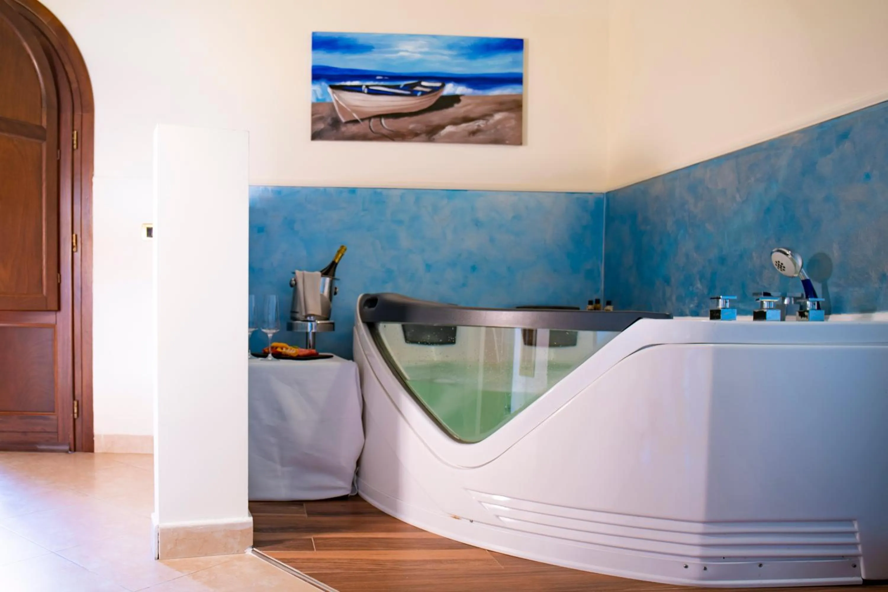 Hot Tub, Bed in Relais Villa Giuliana