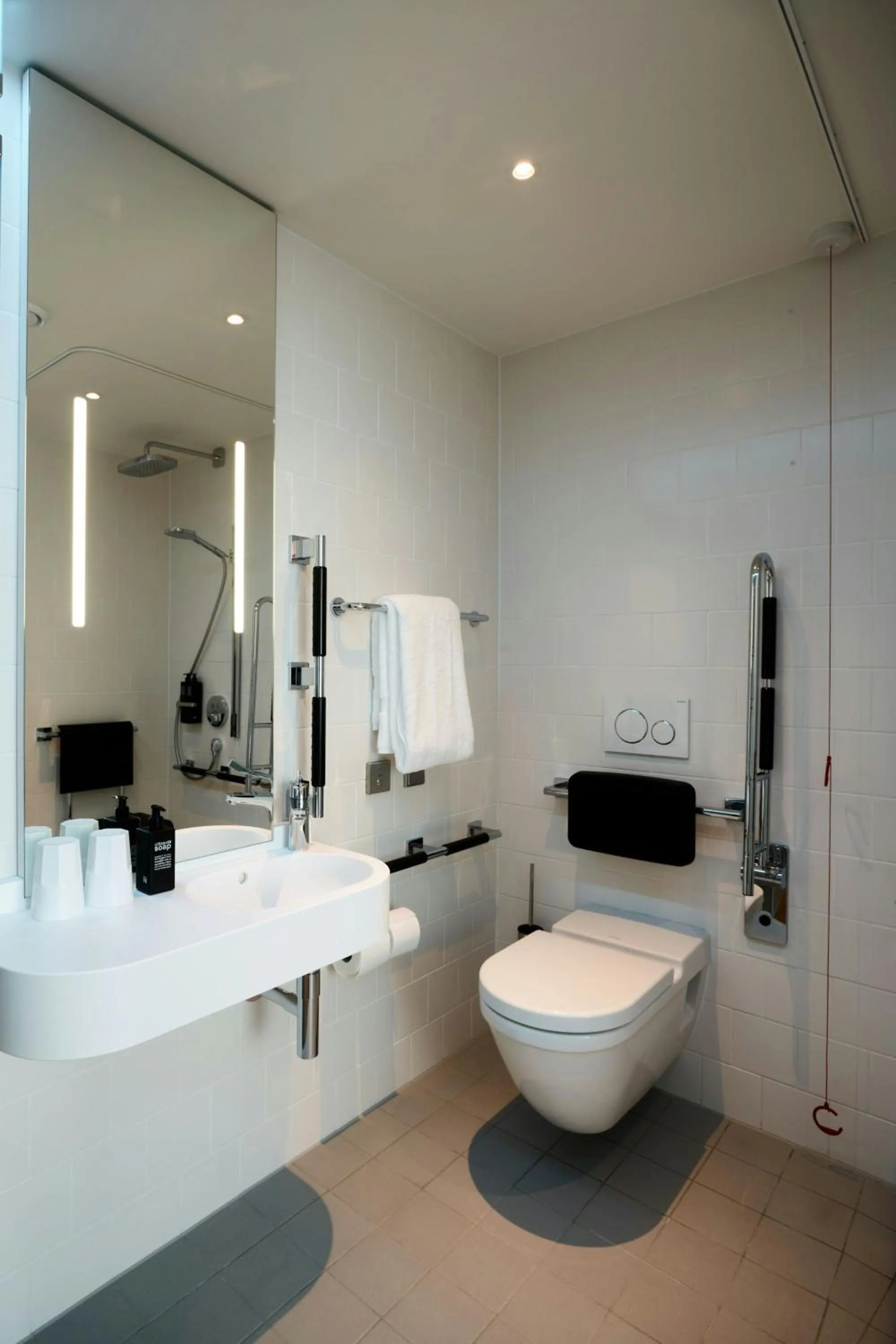 Photo of the whole room in citizenM Tower of London