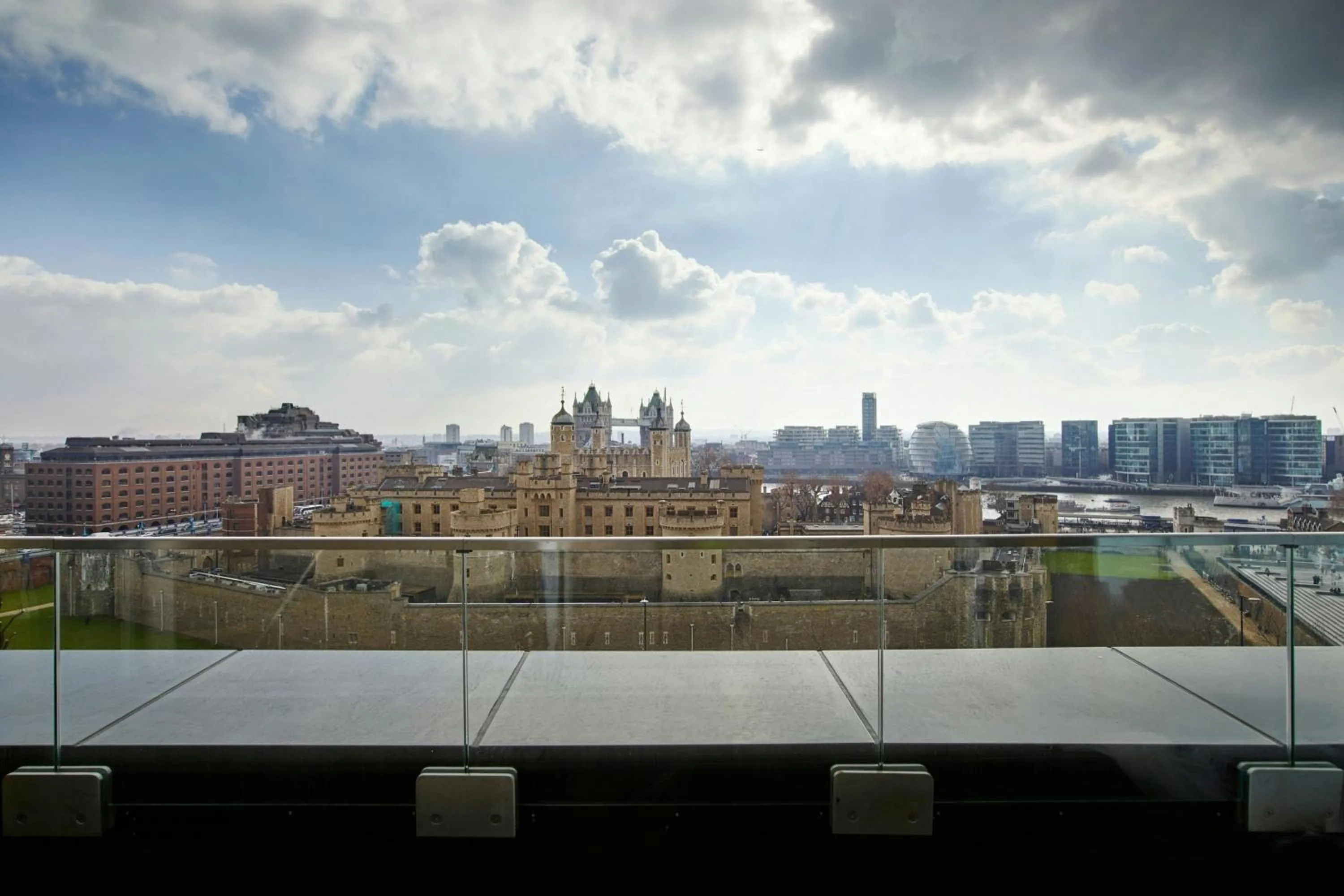 Lounge or bar in citizenM Tower of London