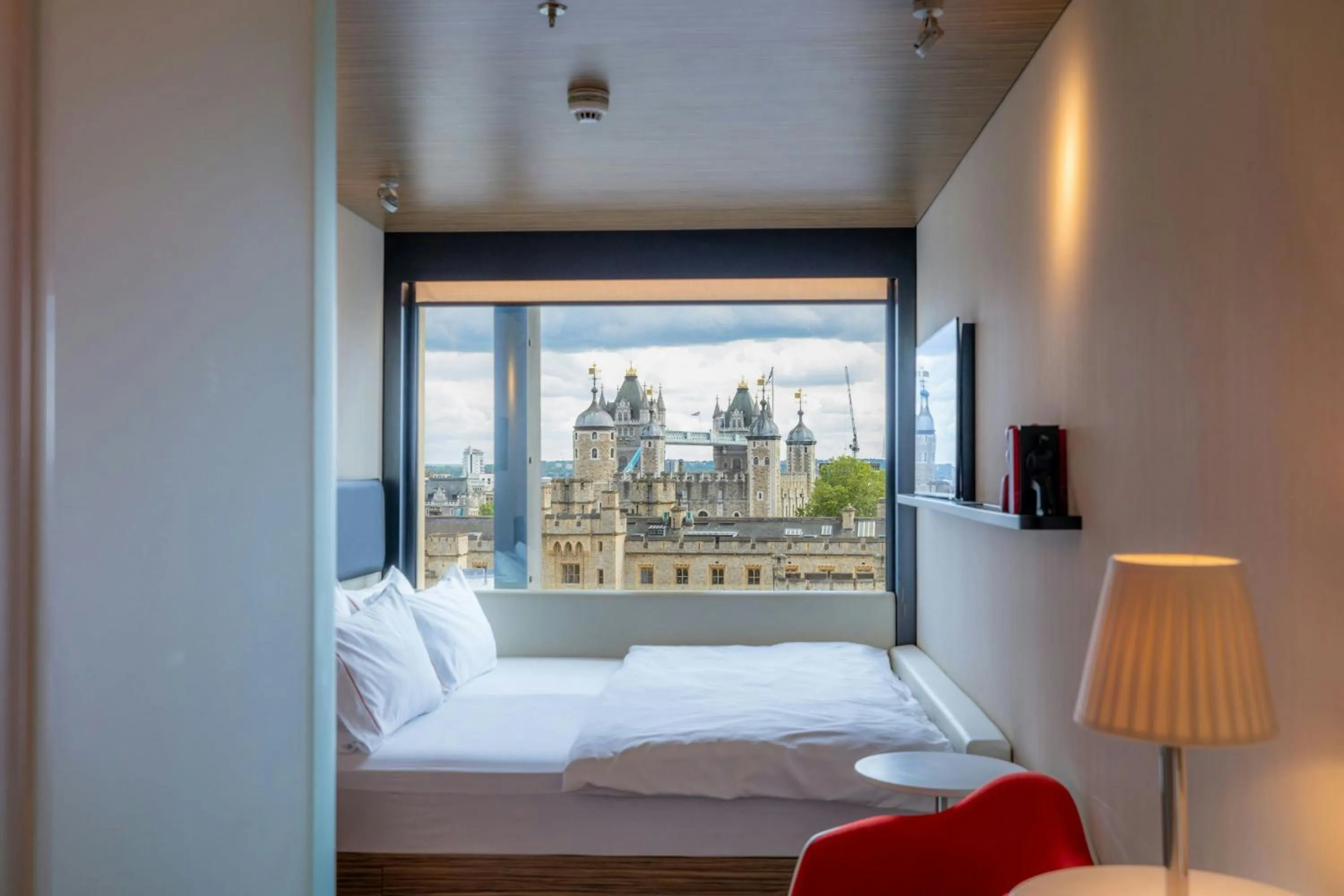 Bedroom, Bed in citizenM Tower of London