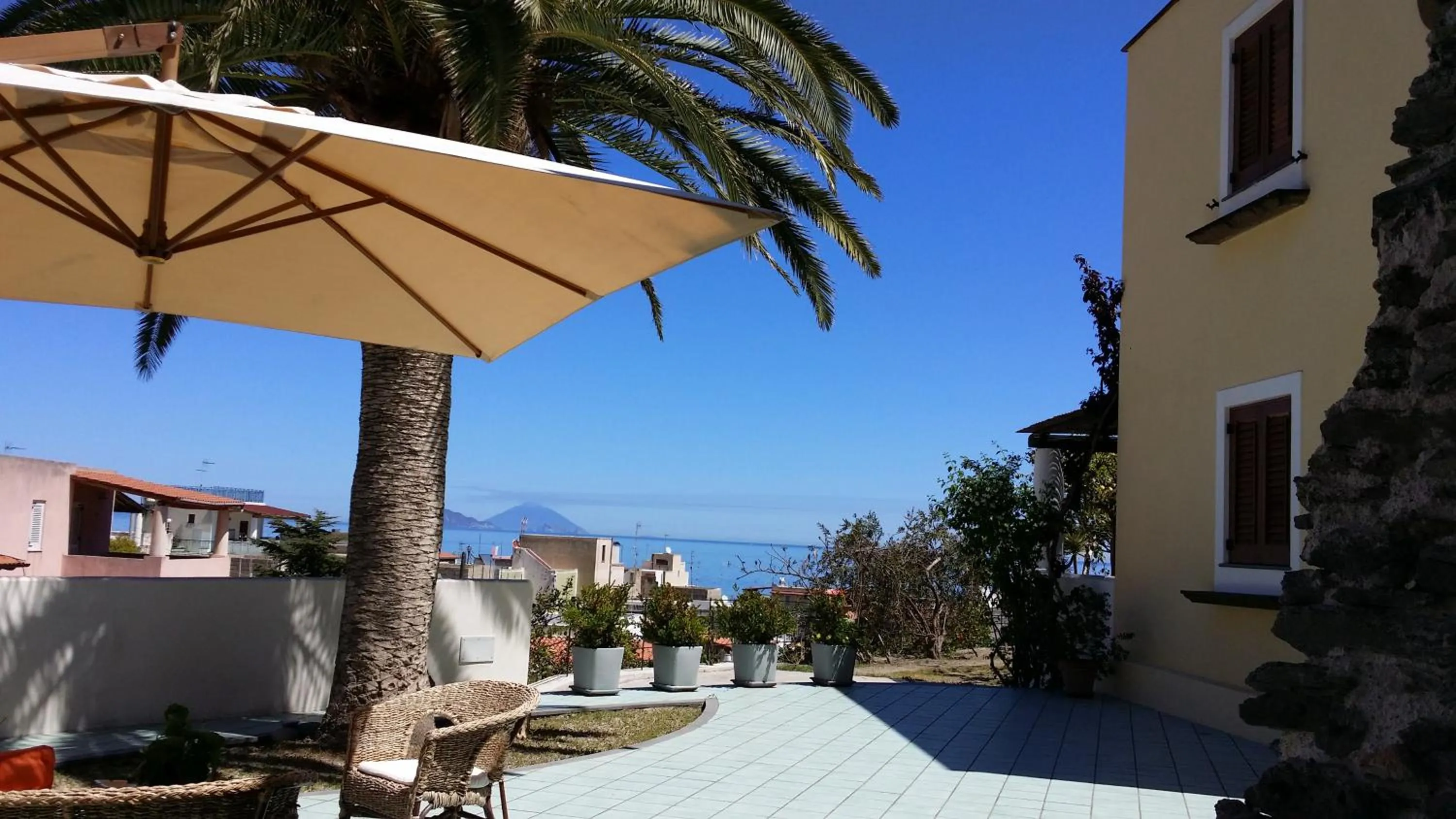 Patio in La Zagara Hotel