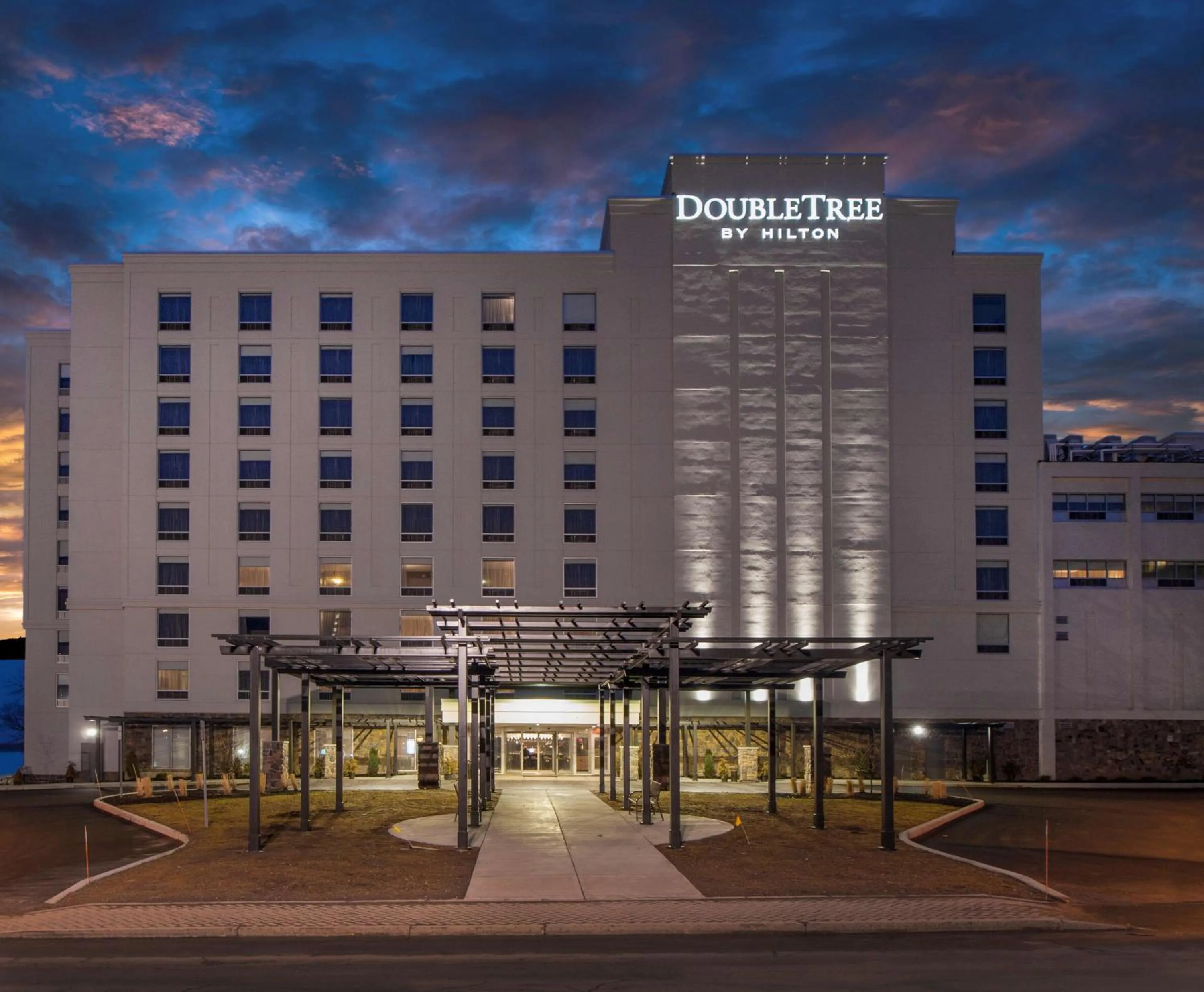 Property building in DoubleTree by Hilton Hotel Niagara Falls New York
