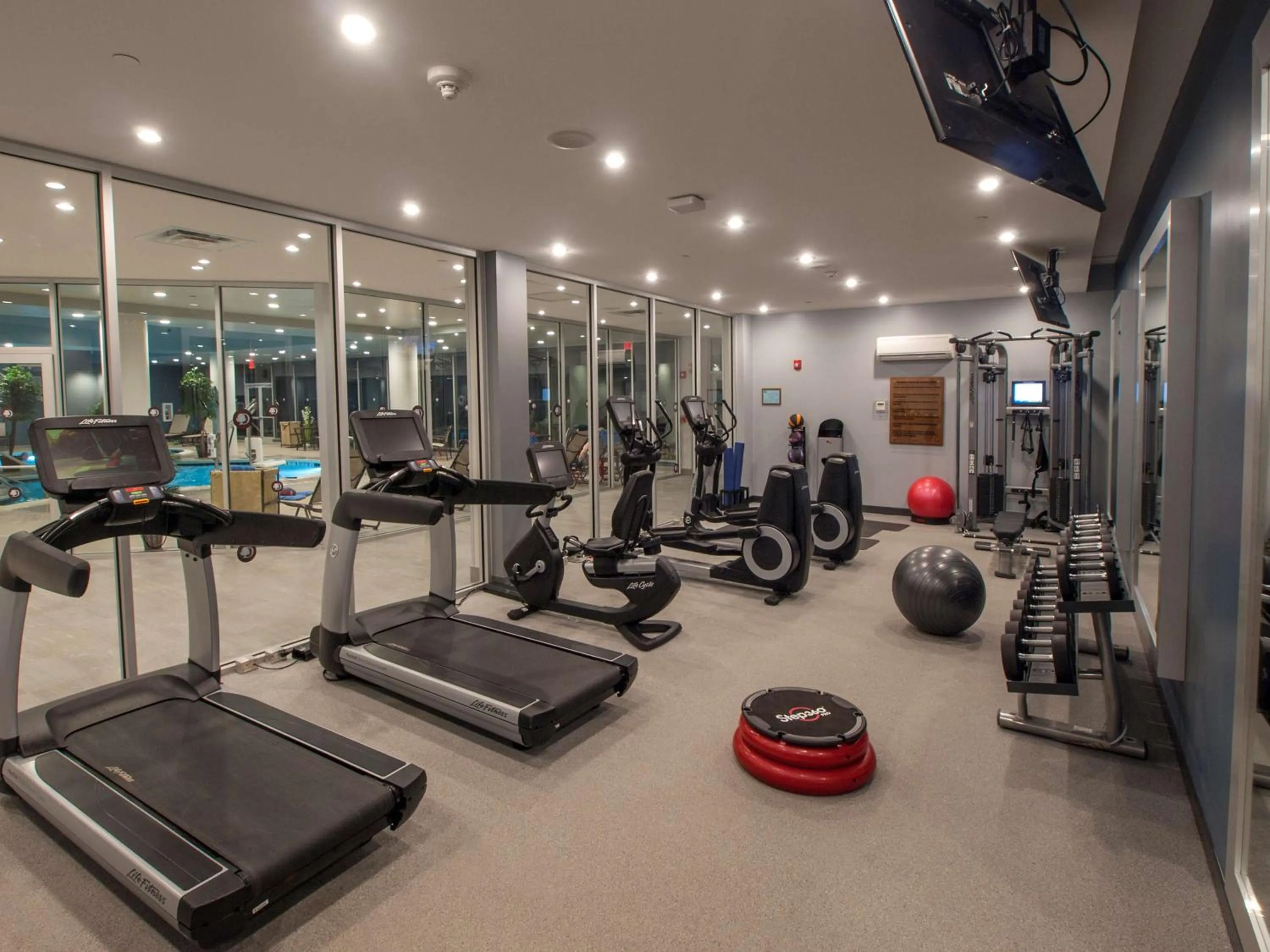 Fitness centre/facilities in DoubleTree by Hilton Hotel Niagara Falls New York
