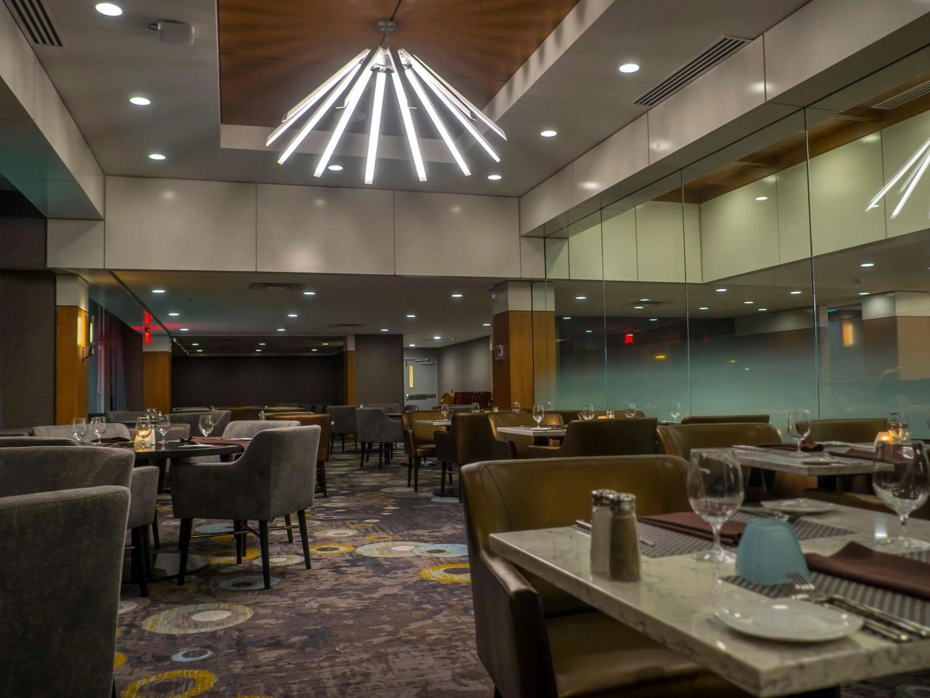 Restaurant/places to eat in DoubleTree by Hilton Hotel Niagara Falls New York