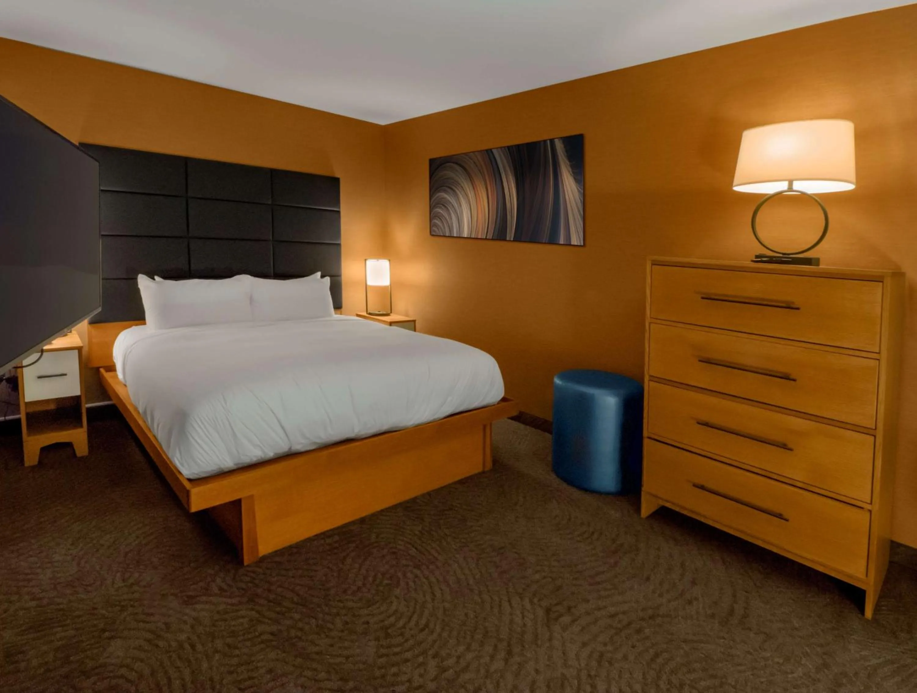 Bedroom, Bed in DoubleTree by Hilton Hotel Niagara Falls New York