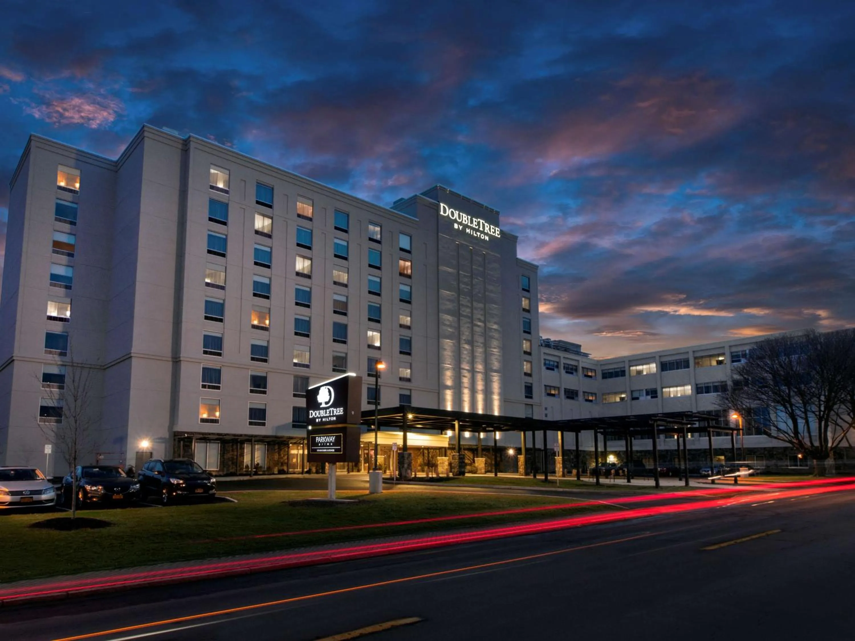 Property building in DoubleTree by Hilton Hotel Niagara Falls New York
