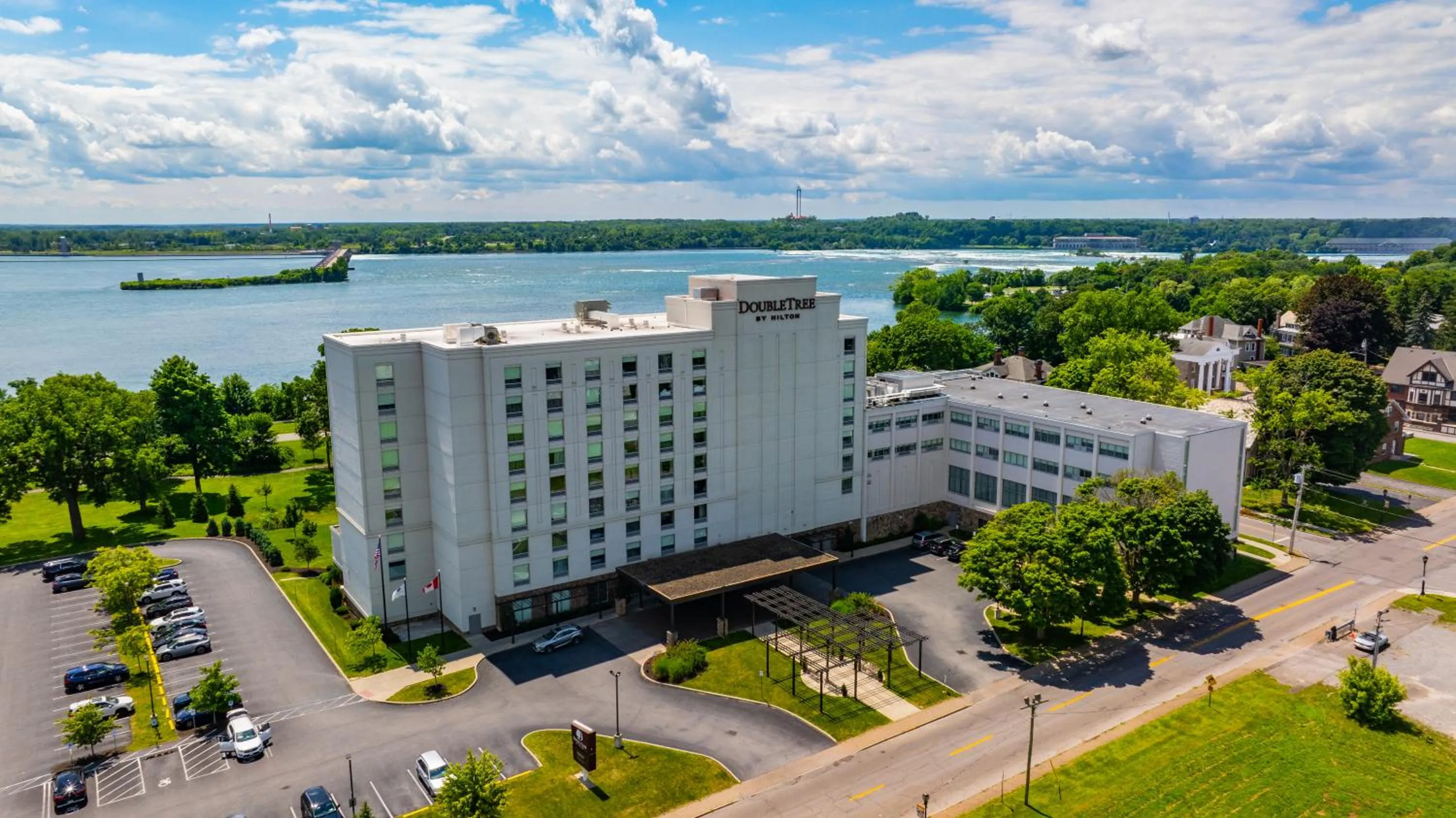 Property building in DoubleTree by Hilton Hotel Niagara Falls New York