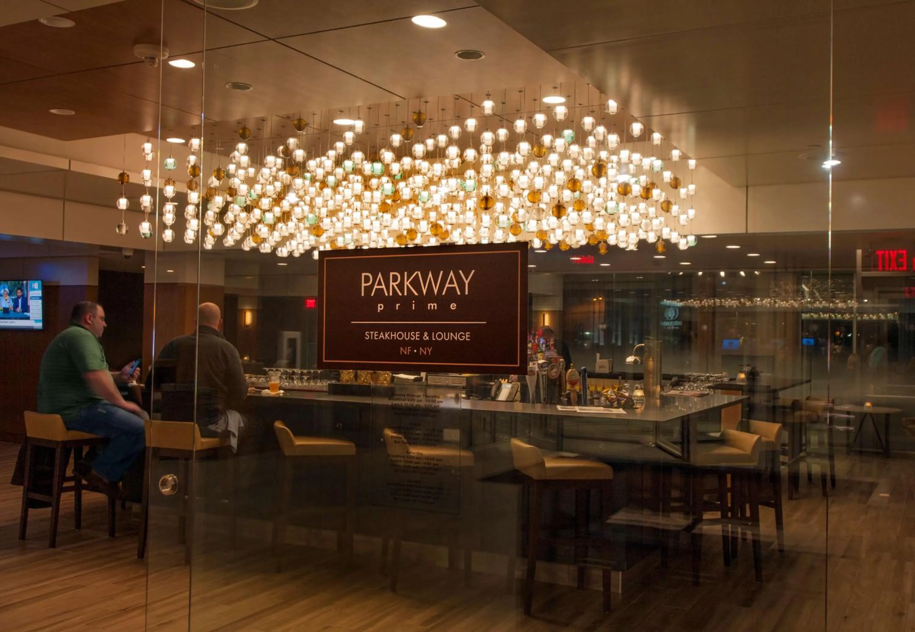 Lounge or bar in DoubleTree by Hilton Hotel Niagara Falls New York