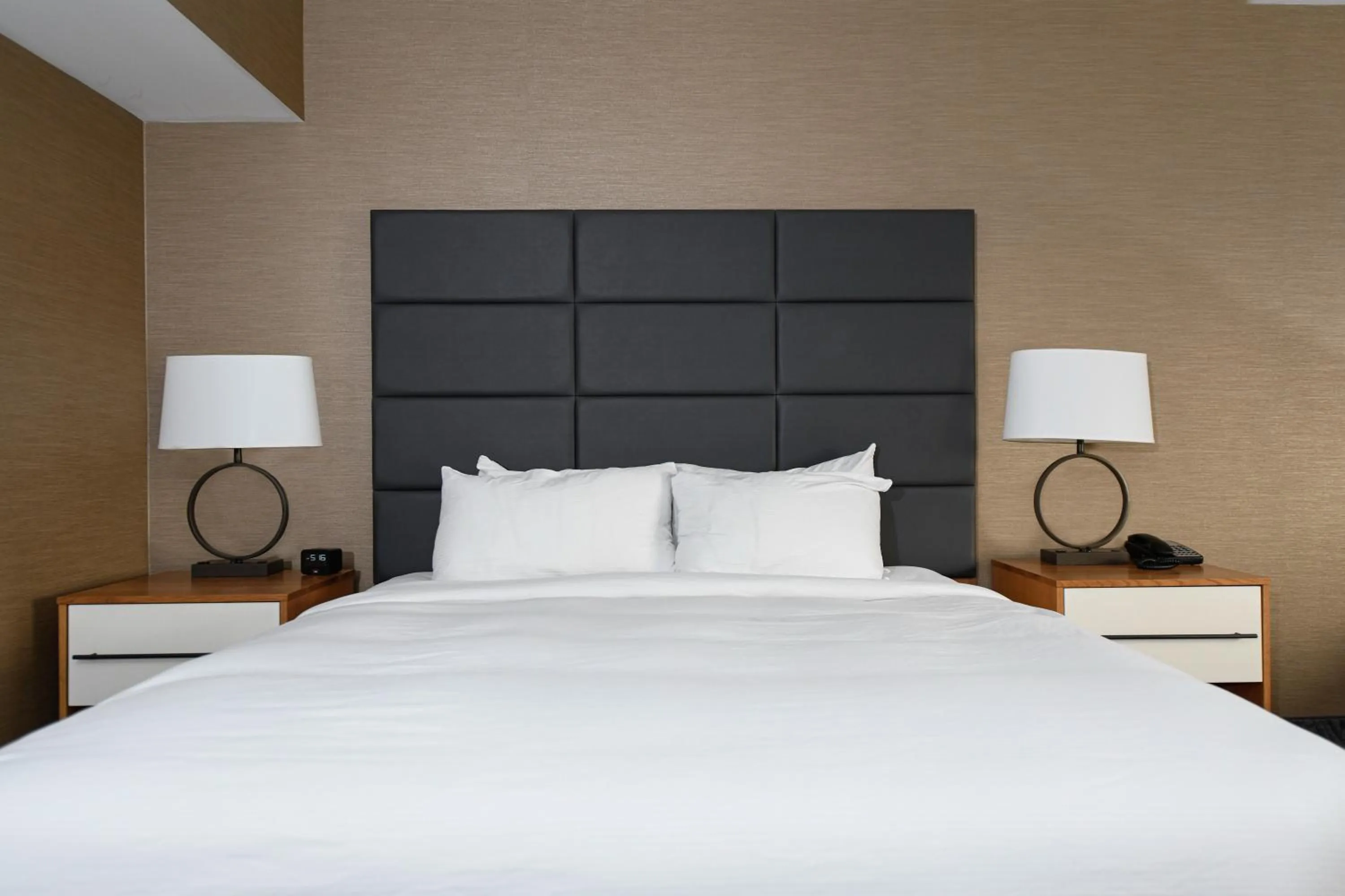 Bed in DoubleTree by Hilton Hotel Niagara Falls New York