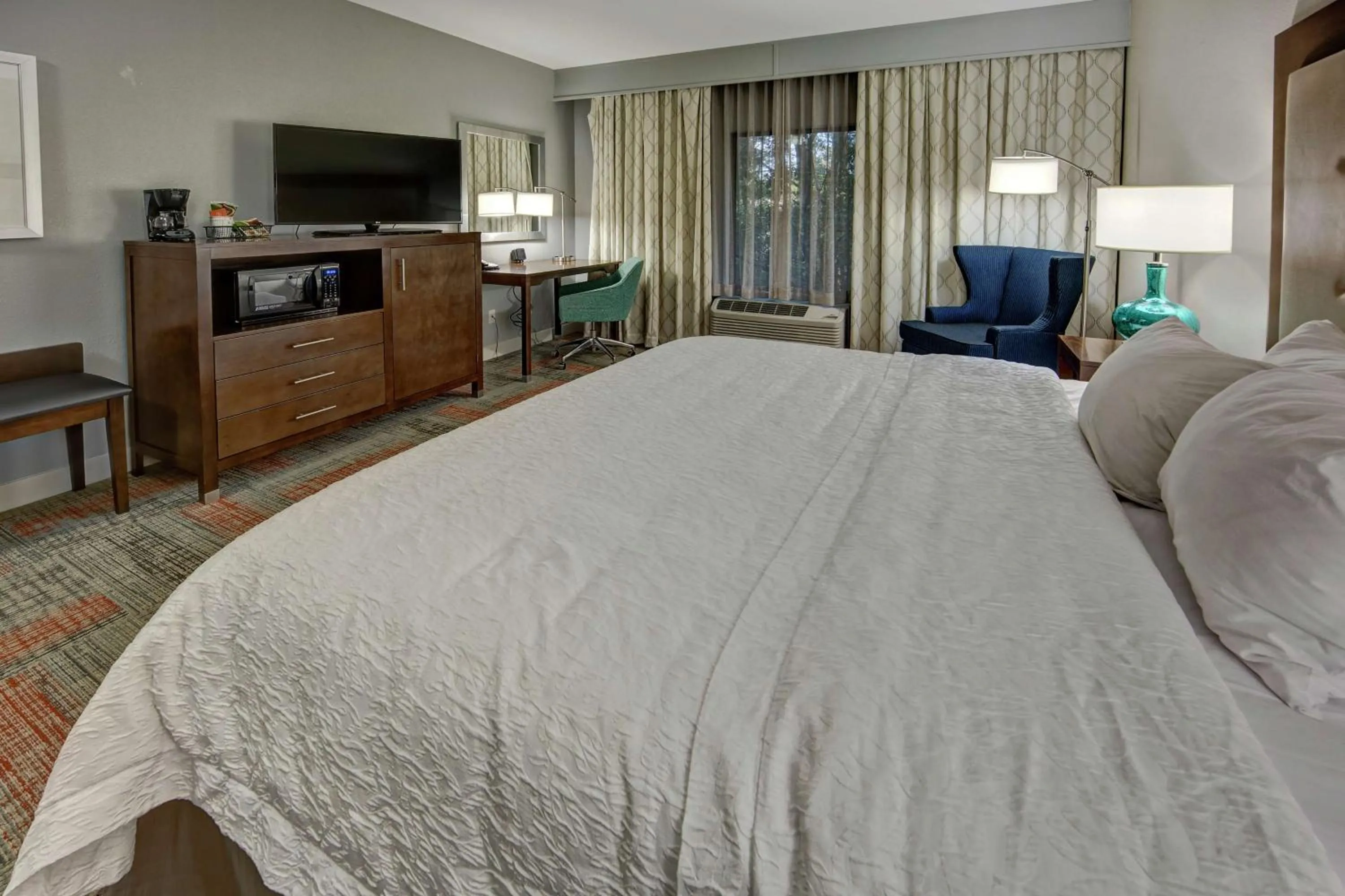 Bedroom, Bed in Hampton Inn Summerville SC