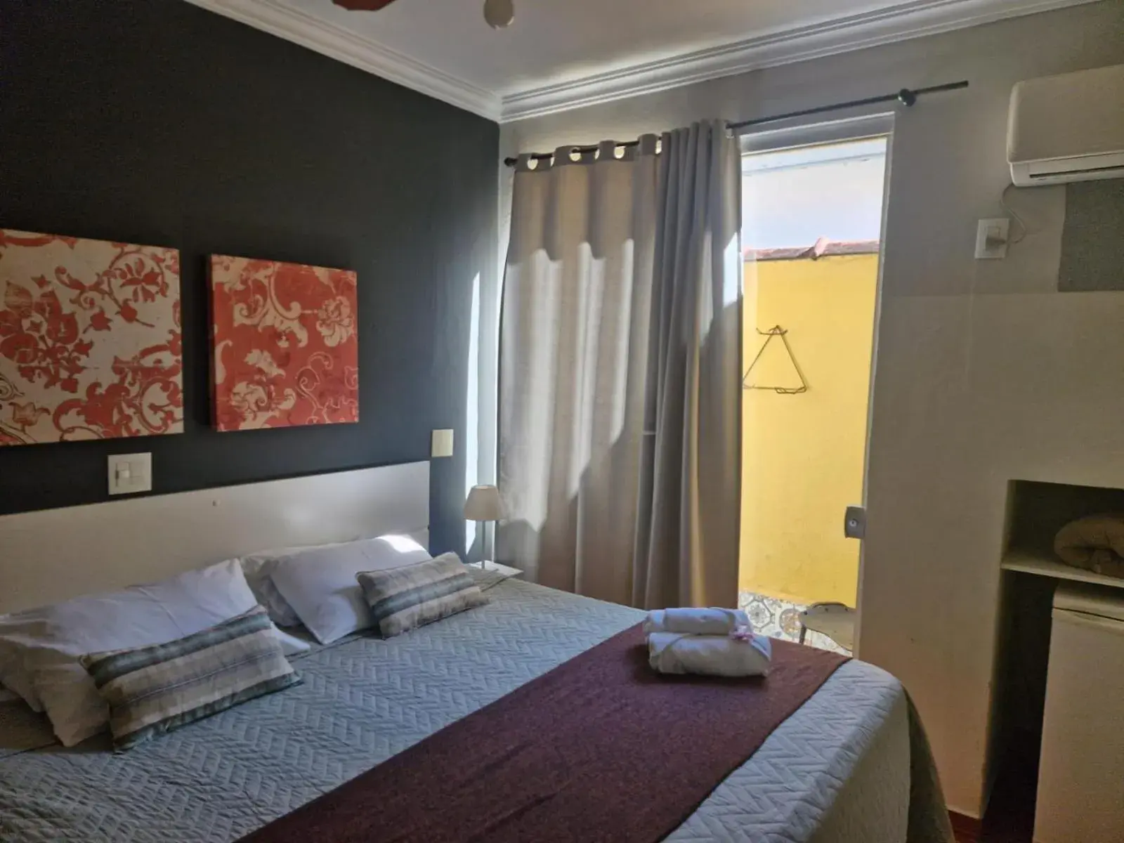King Room with Balcony - single occupancy in Hotel Casa Grande Itapira King Room with Balcony - single occupancy in Hotel Casa Grande Itapira