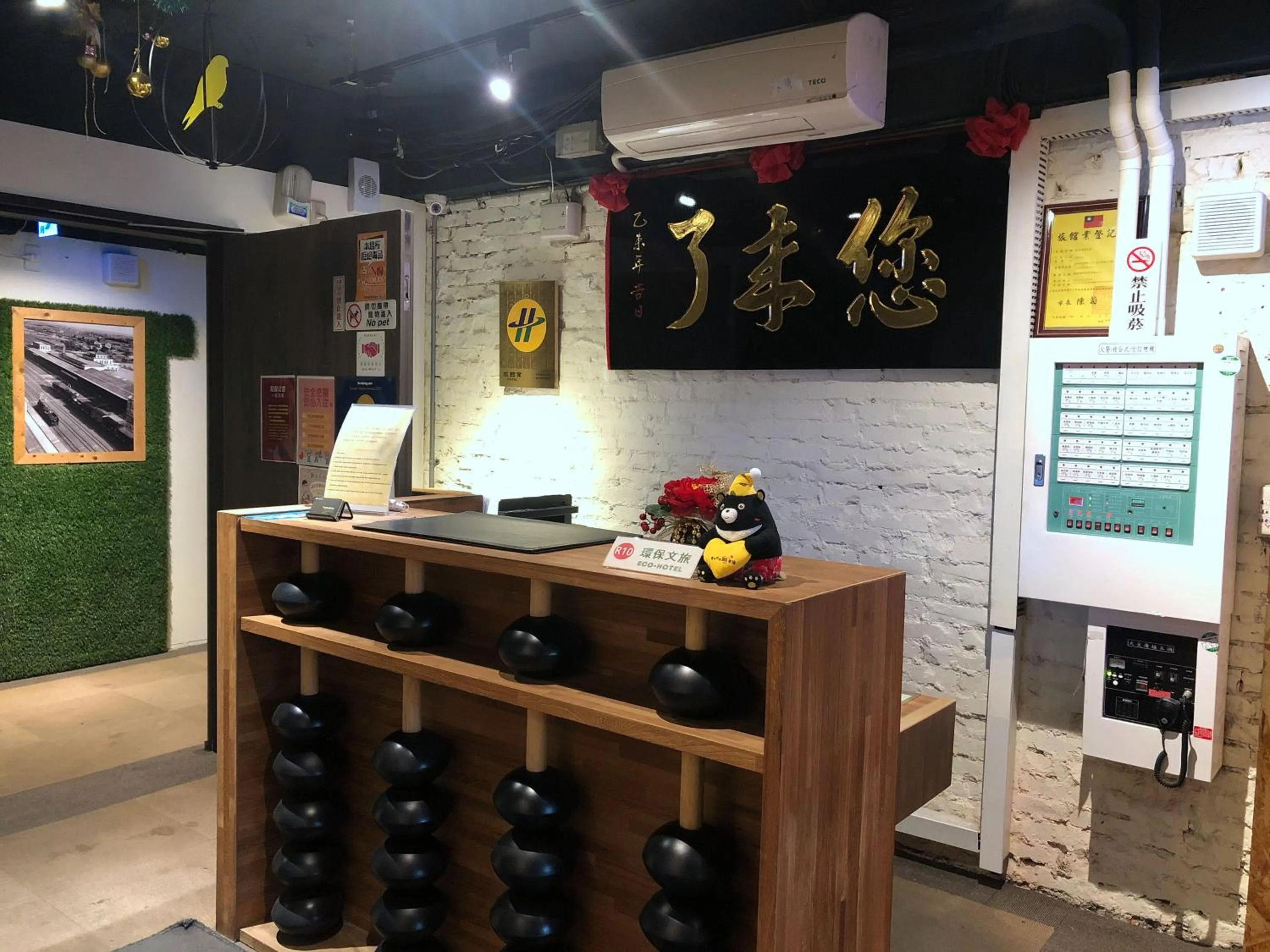 Lobby or reception in R10 Eco Hotel