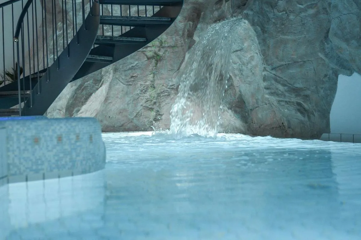 Swimming pool in Hotel Luna Mondschein