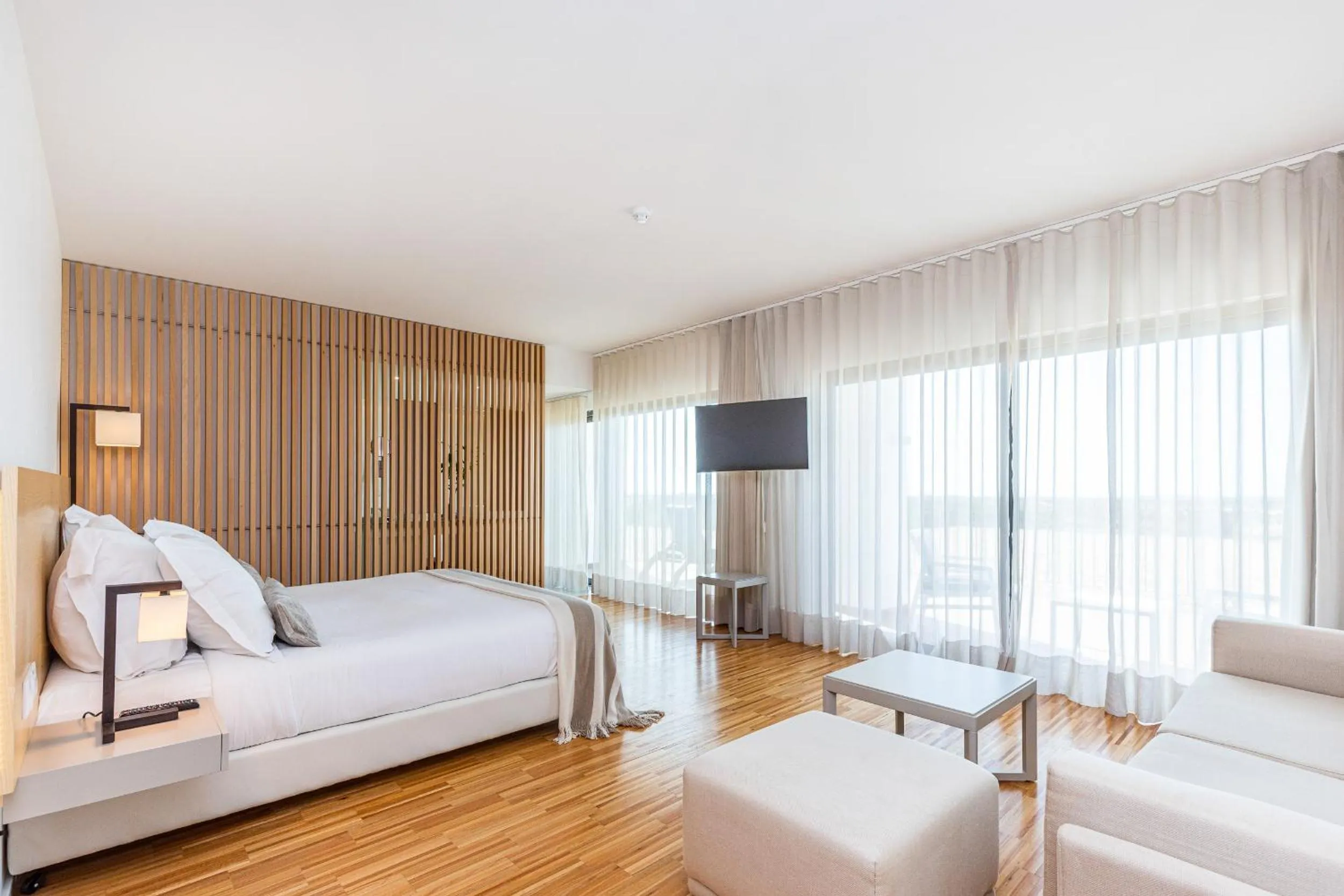 Living room, Bed in Algarve Race Resort - Hotel