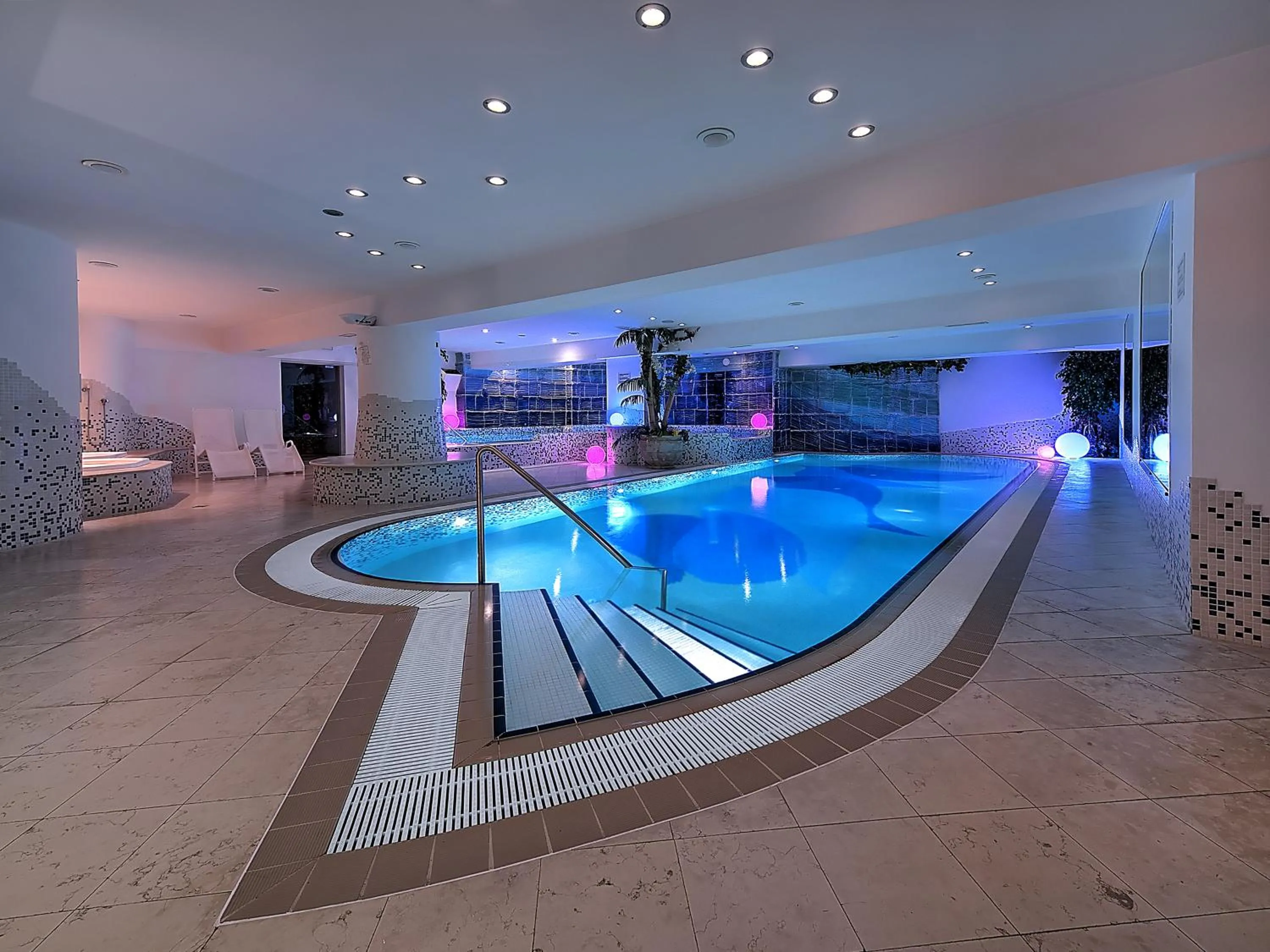 Swimming pool in Luna Wellness Hotel