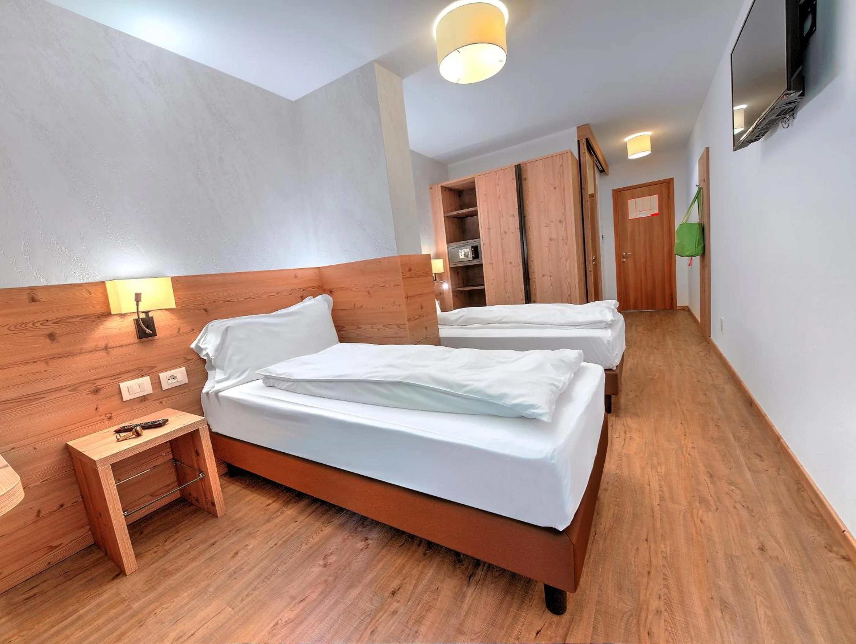 Photo of the whole room, Bed in Luna Wellness Hotel