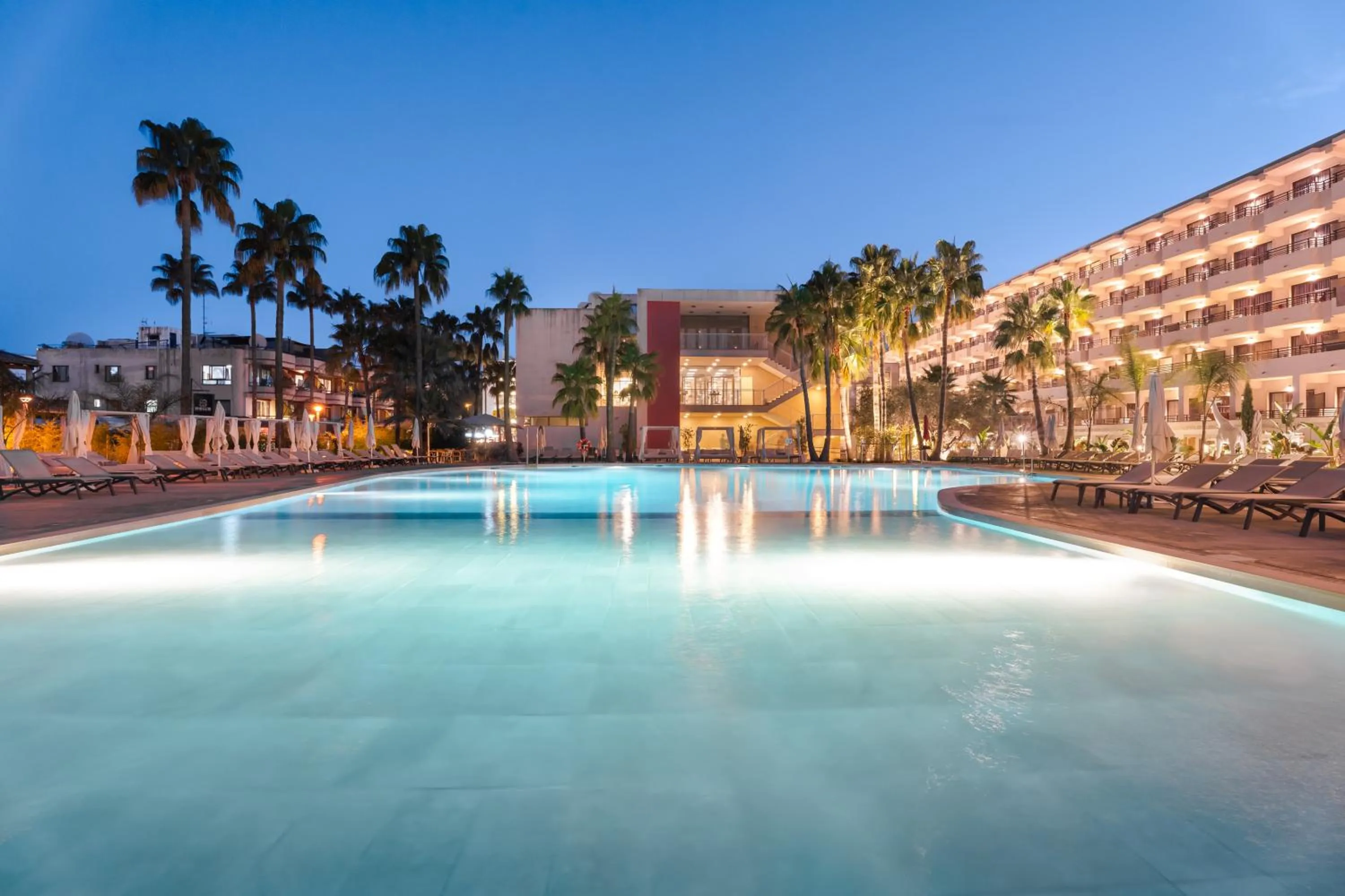 Swimming pool in INNSiDE by Meliá Alcudia