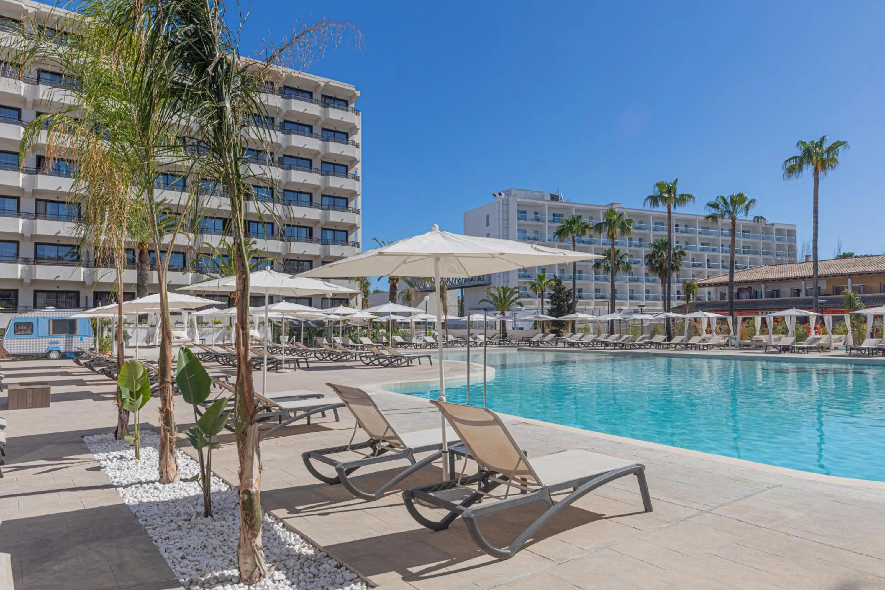 Property building in INNSiDE by Meliá Alcudia