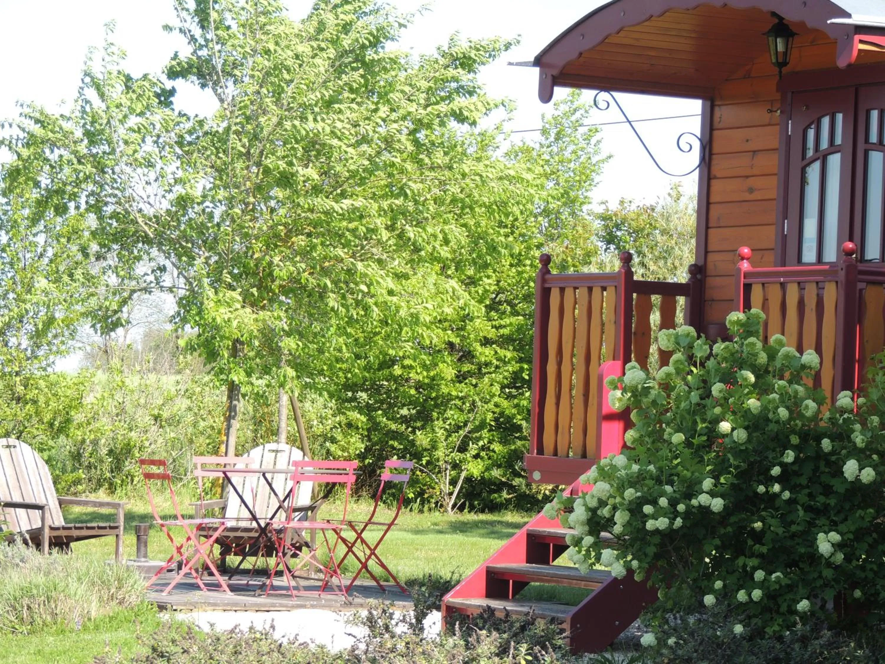 Garden view in chambres d'hôtes le Boyer