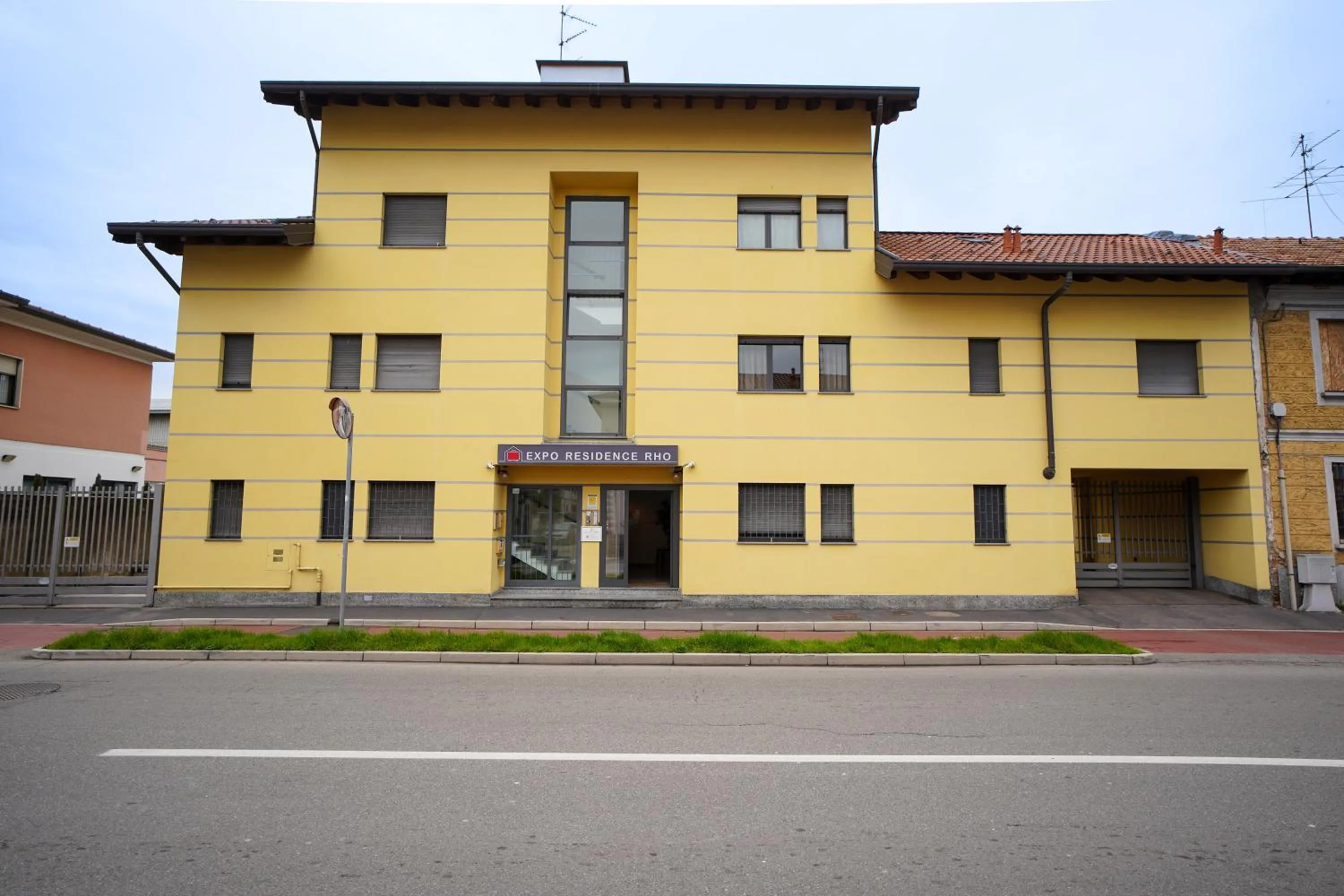 Property building in Bnbook Expo Residence Rho