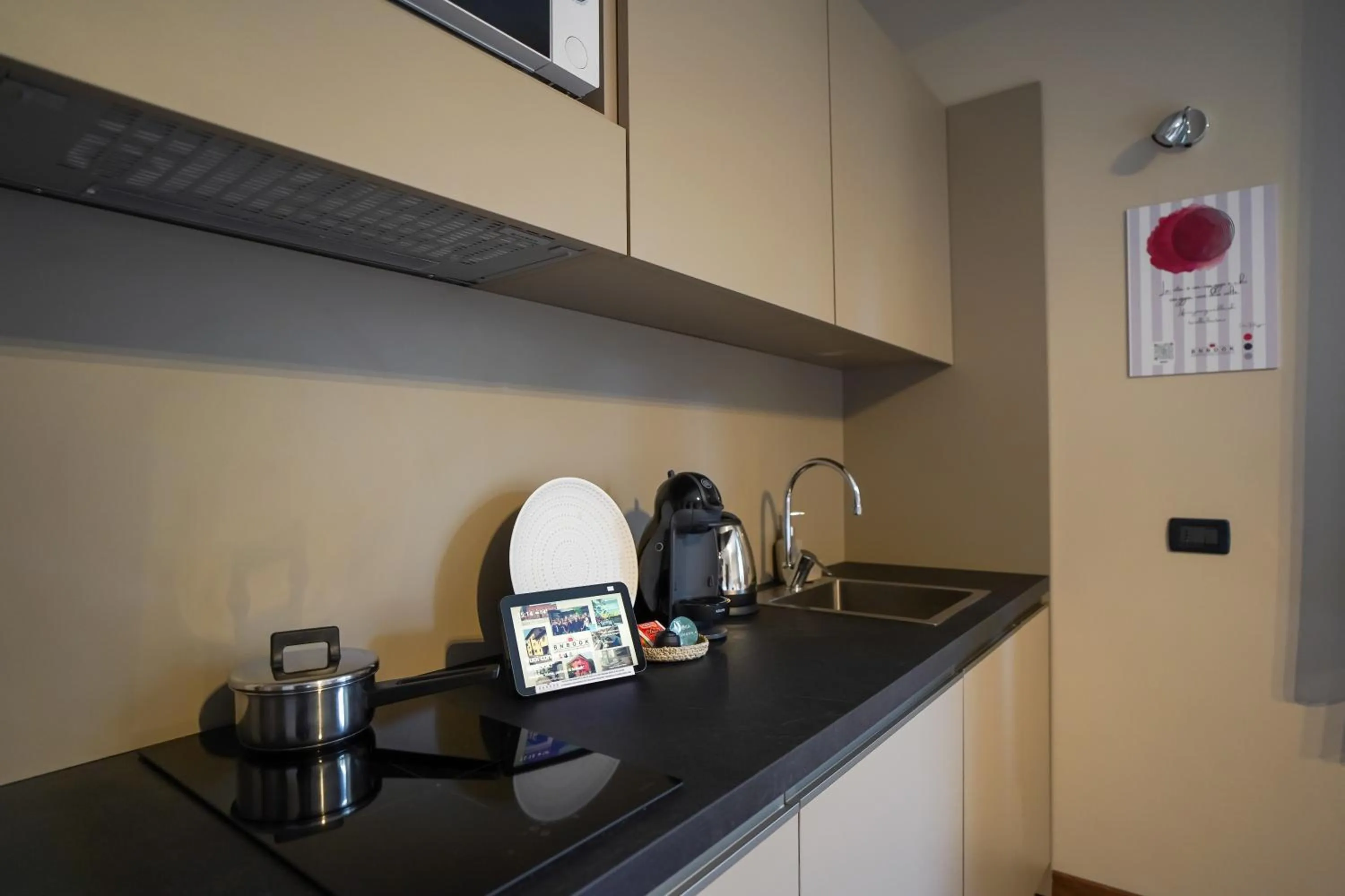 Coffee/tea facilities in Bnbook Expo Residence Rho