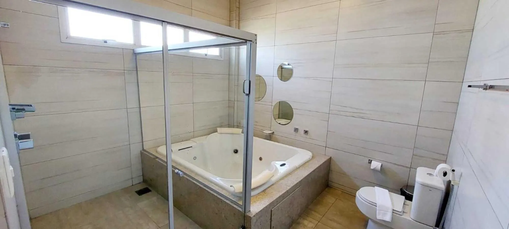 Hot Tub in Habitat Prime Hotel