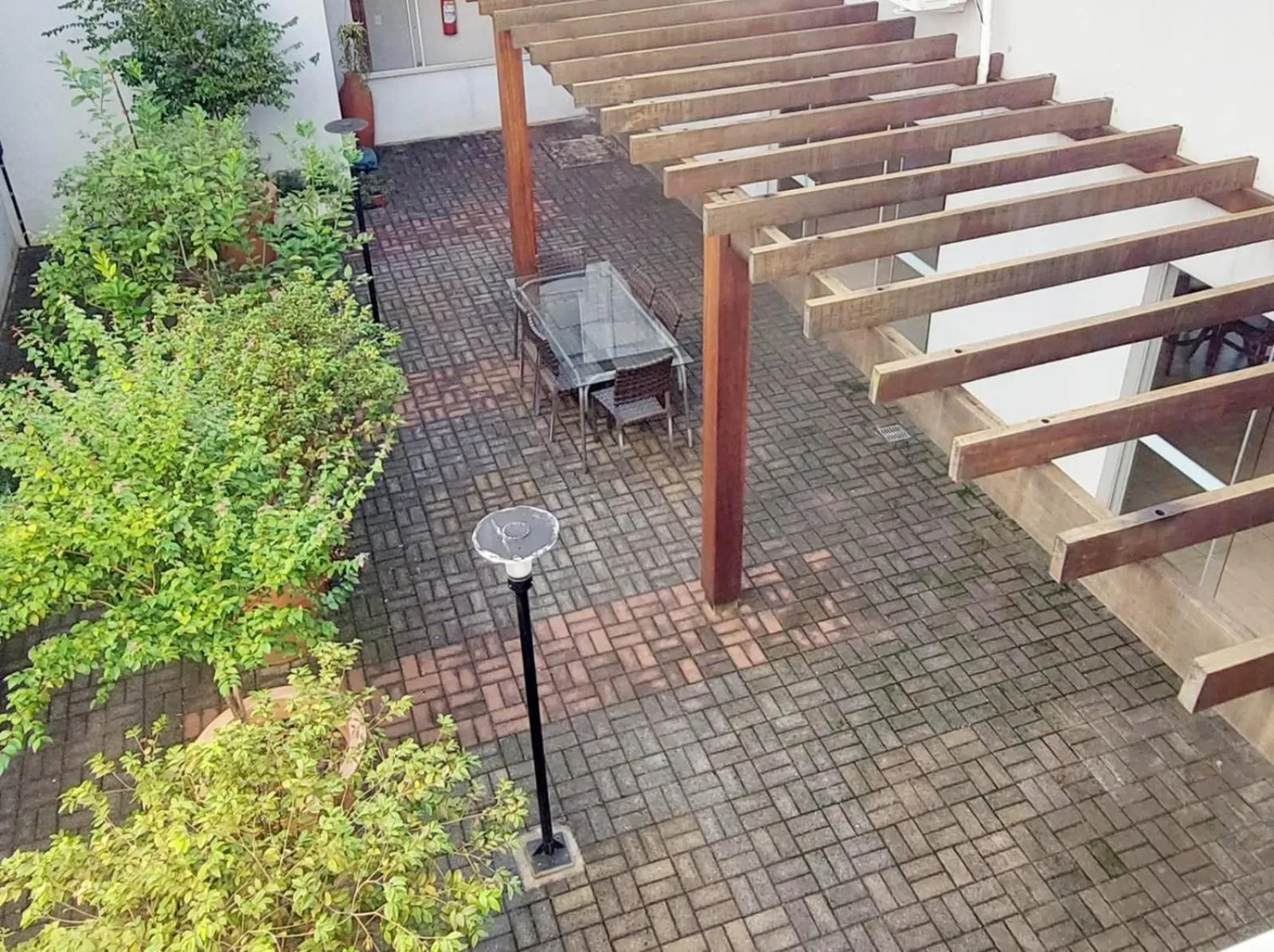 Restaurant/places to eat in Habitat Prime Hotel