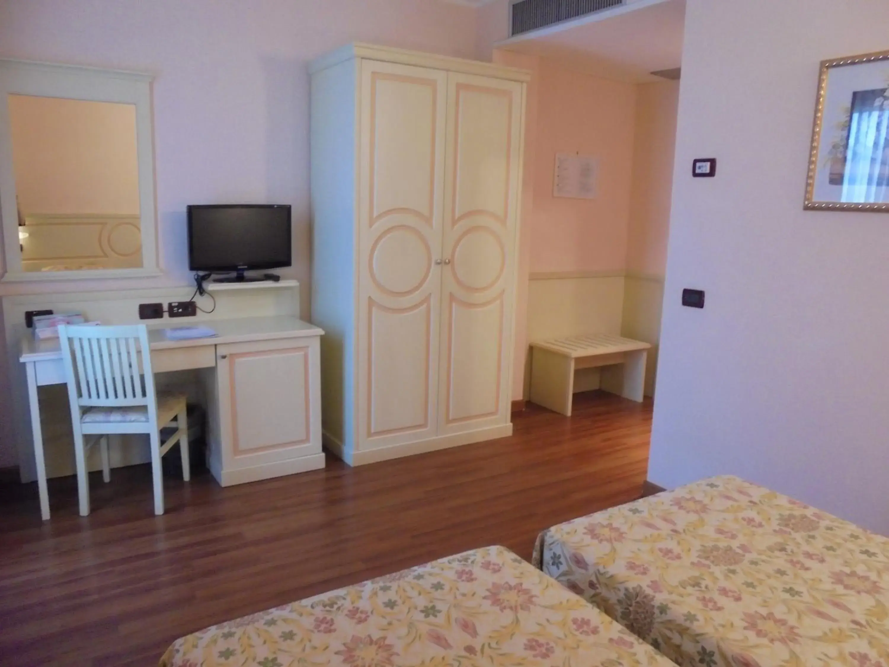 Twin Room in Hotel Plazza Twin Room in Hotel Plazza