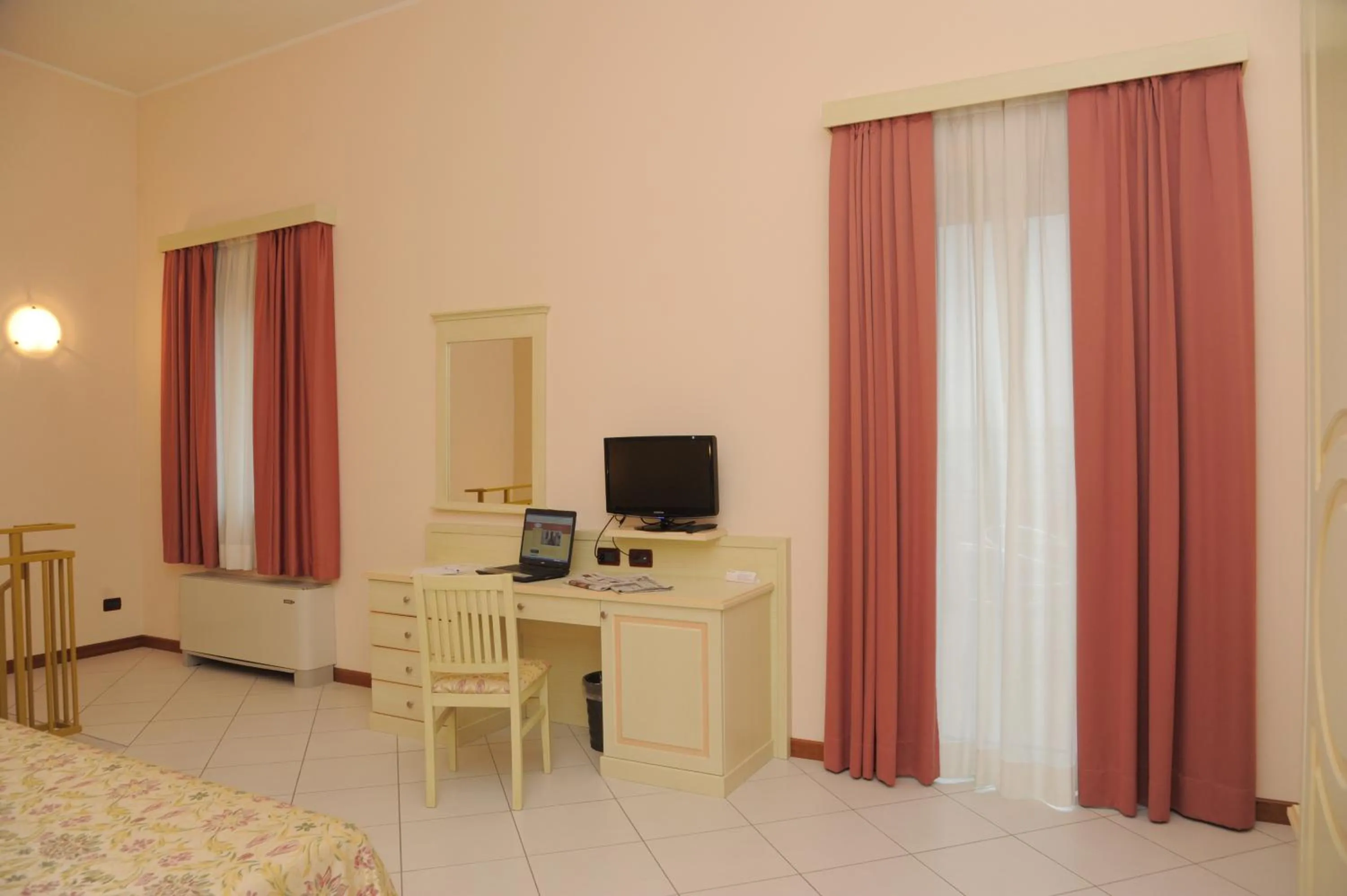 Bedroom, Bed in Hotel Plazza