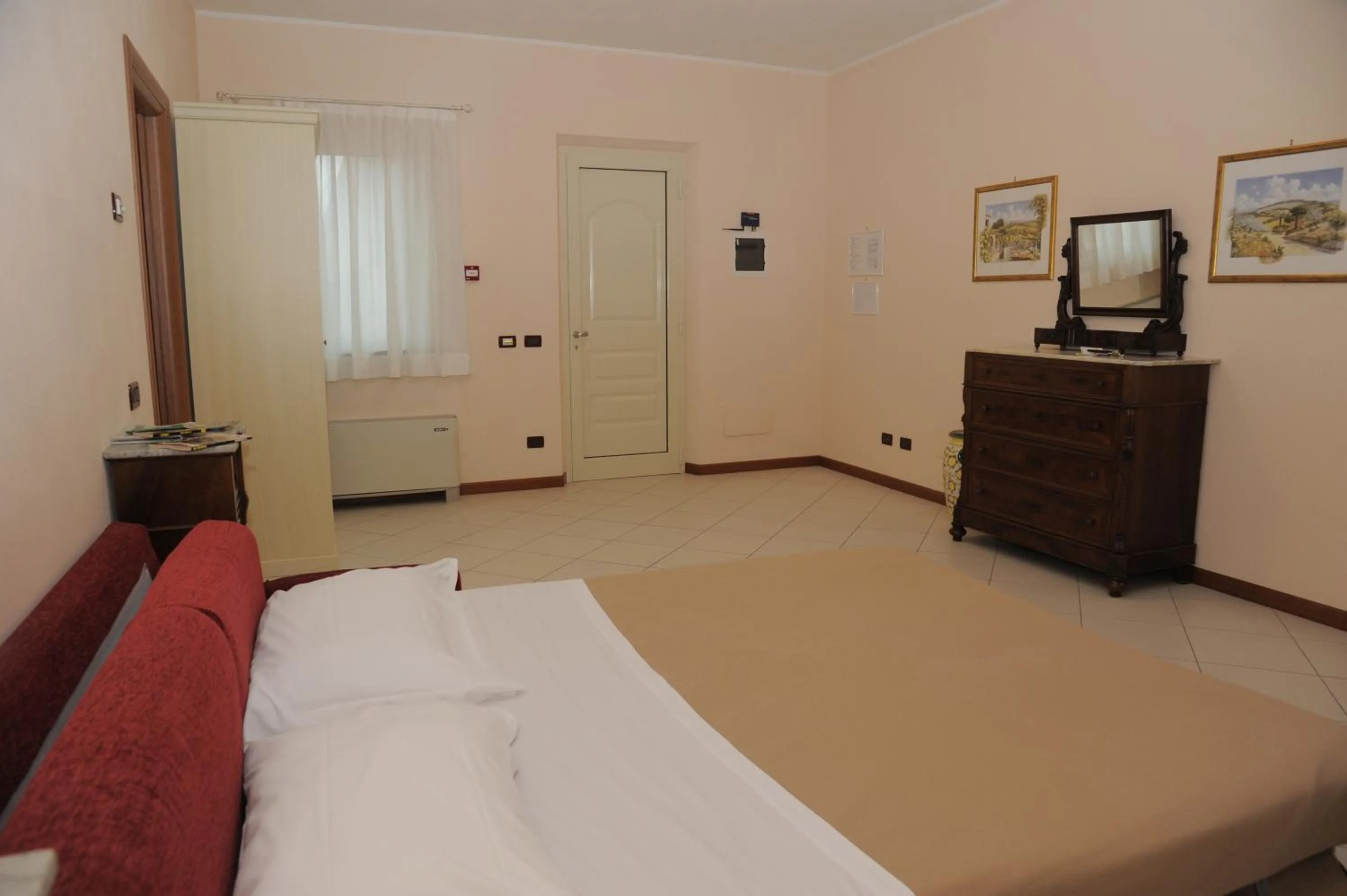 Living room, Bed in Hotel Plazza