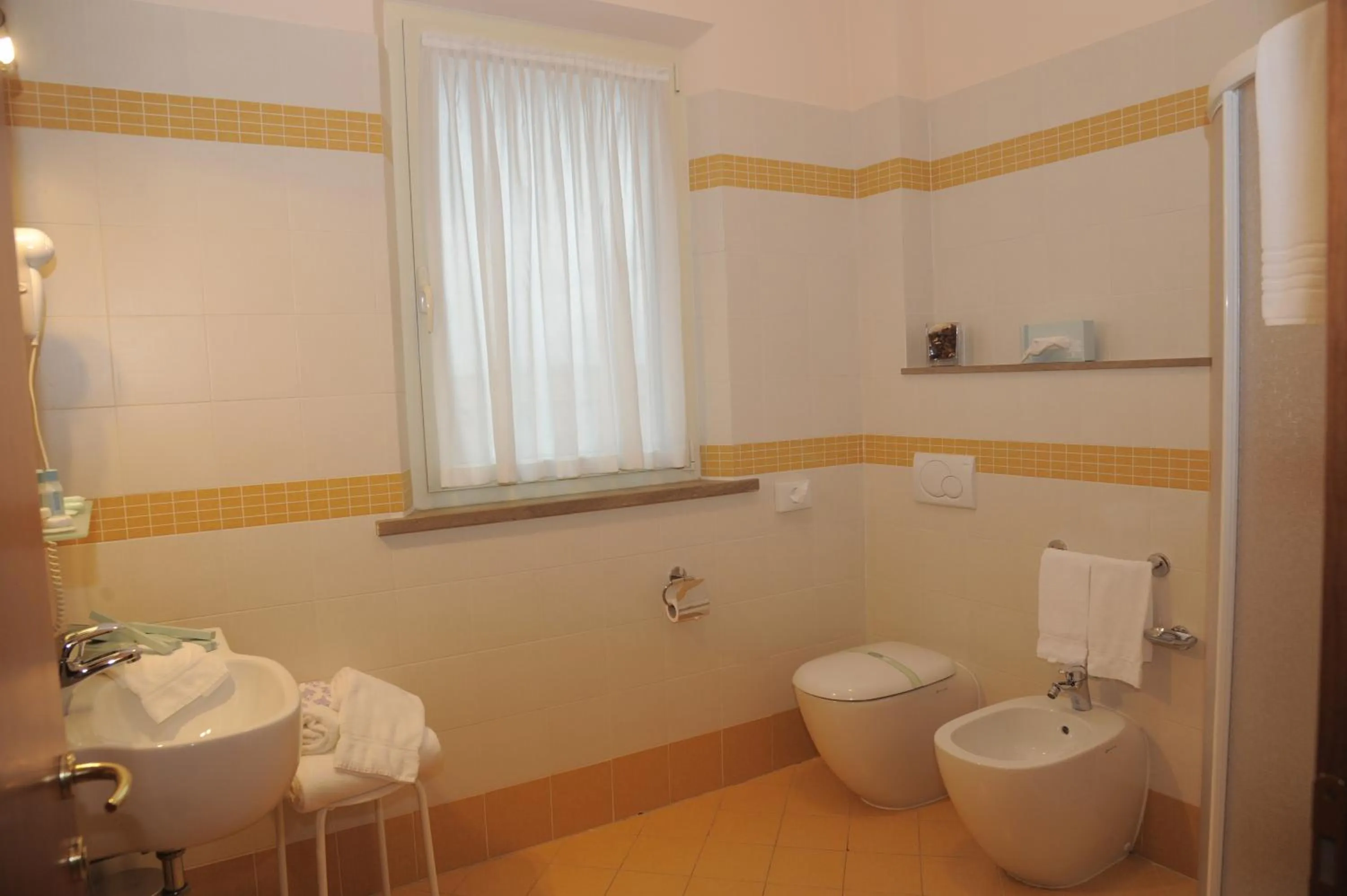 Shower in Hotel Plazza