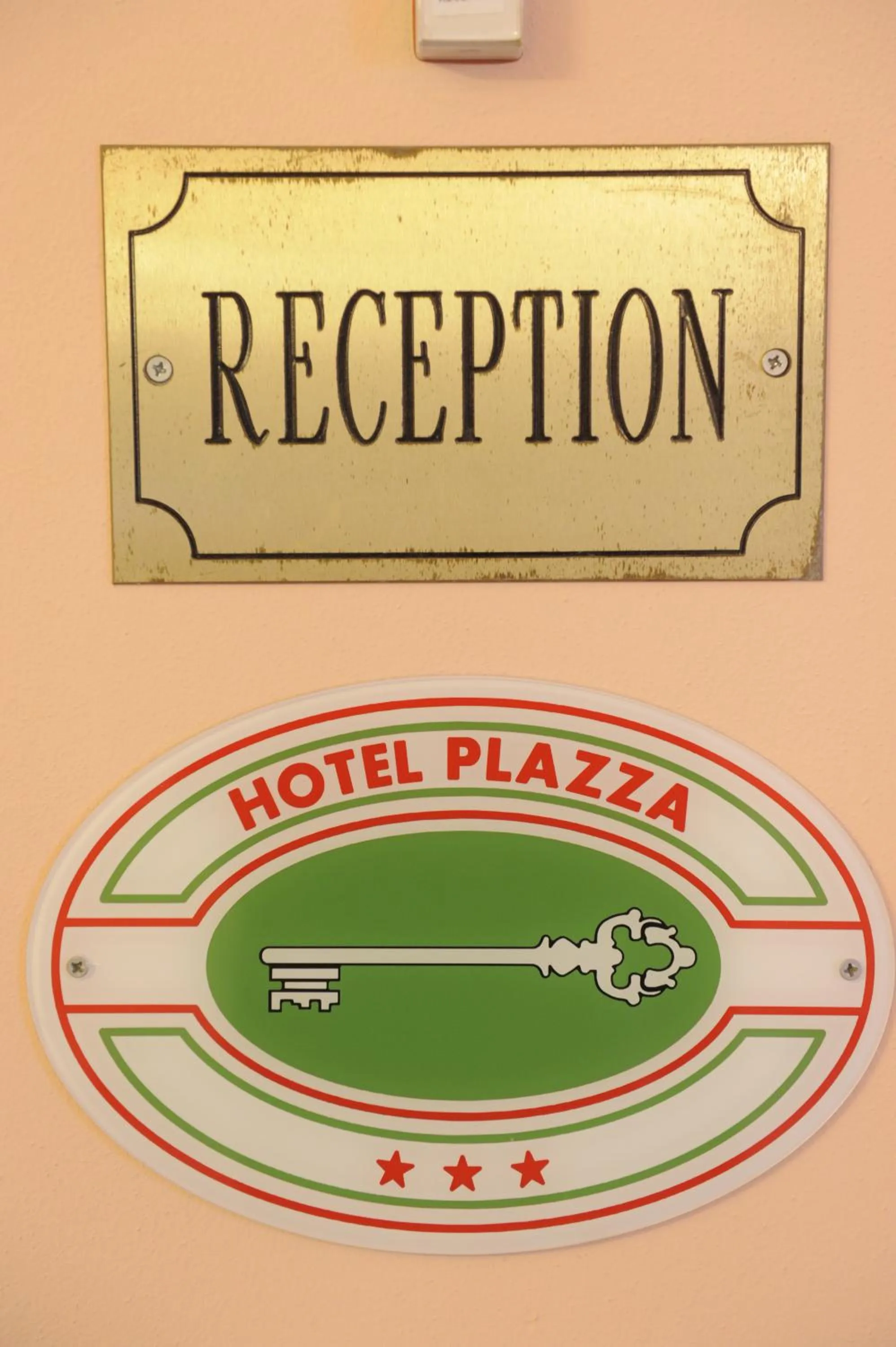 Logo/Certificate/Sign in Hotel Plazza