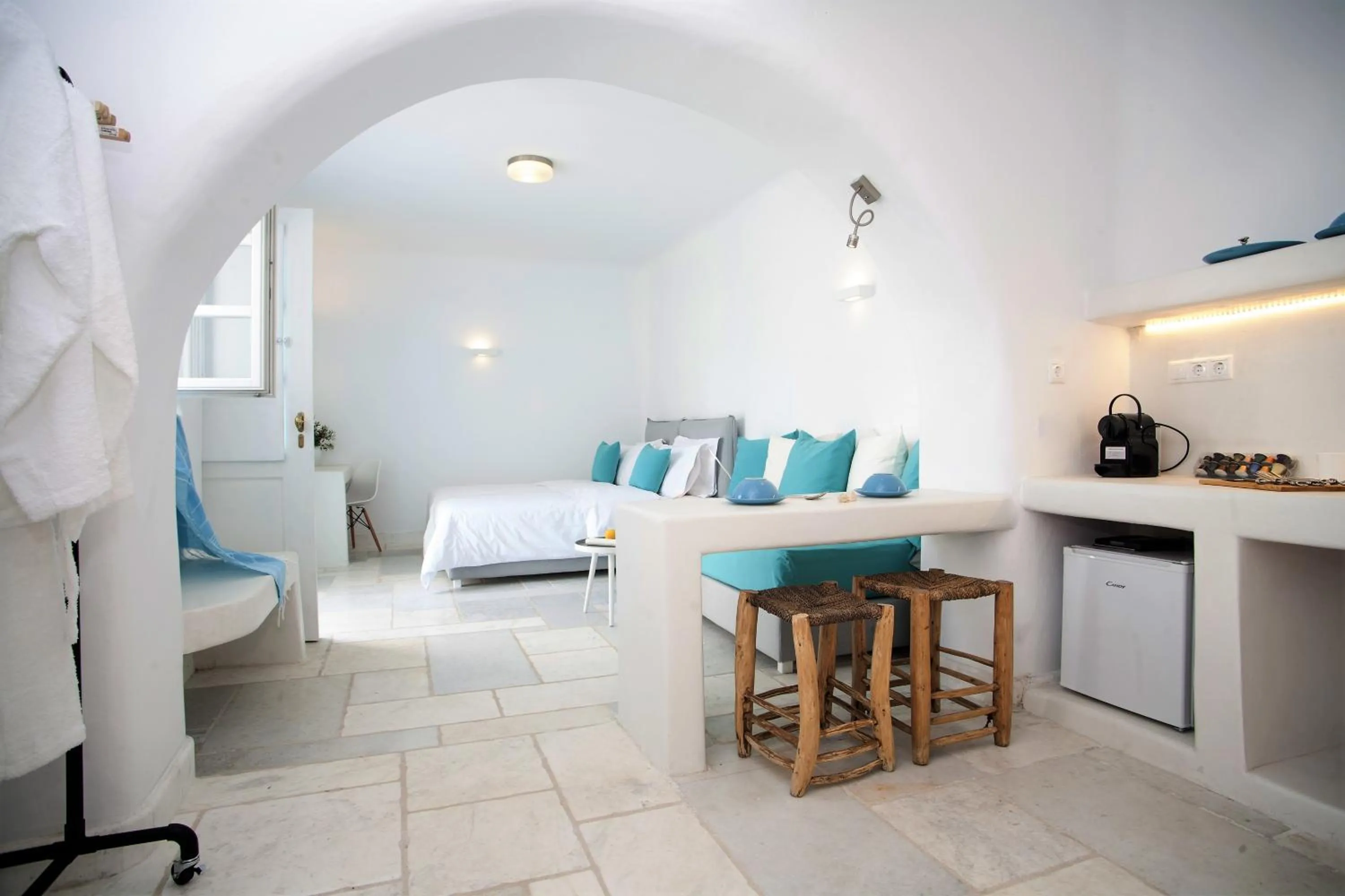 Photo of the whole room, Bed in Mykonos Moussa