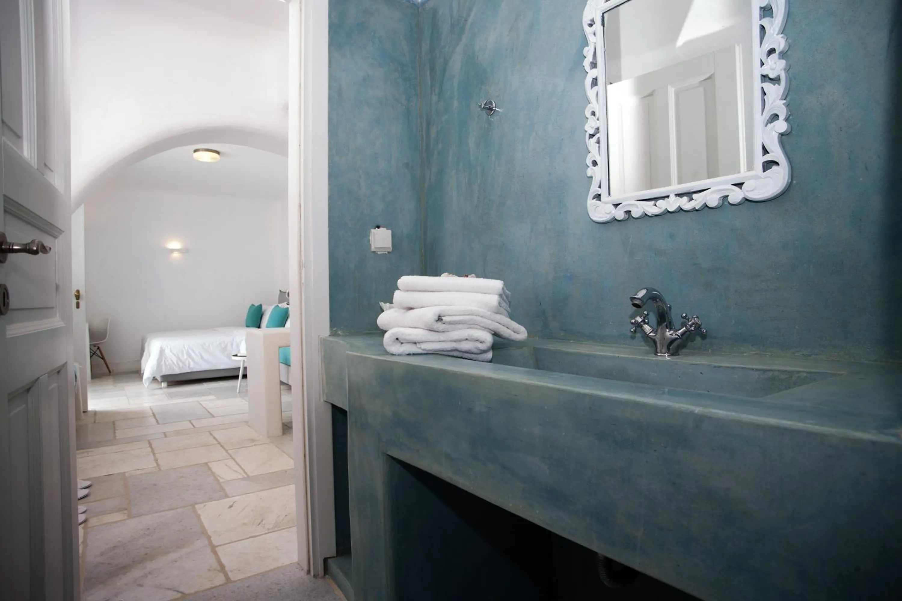 Bathroom, Bed in Mykonos Moussa