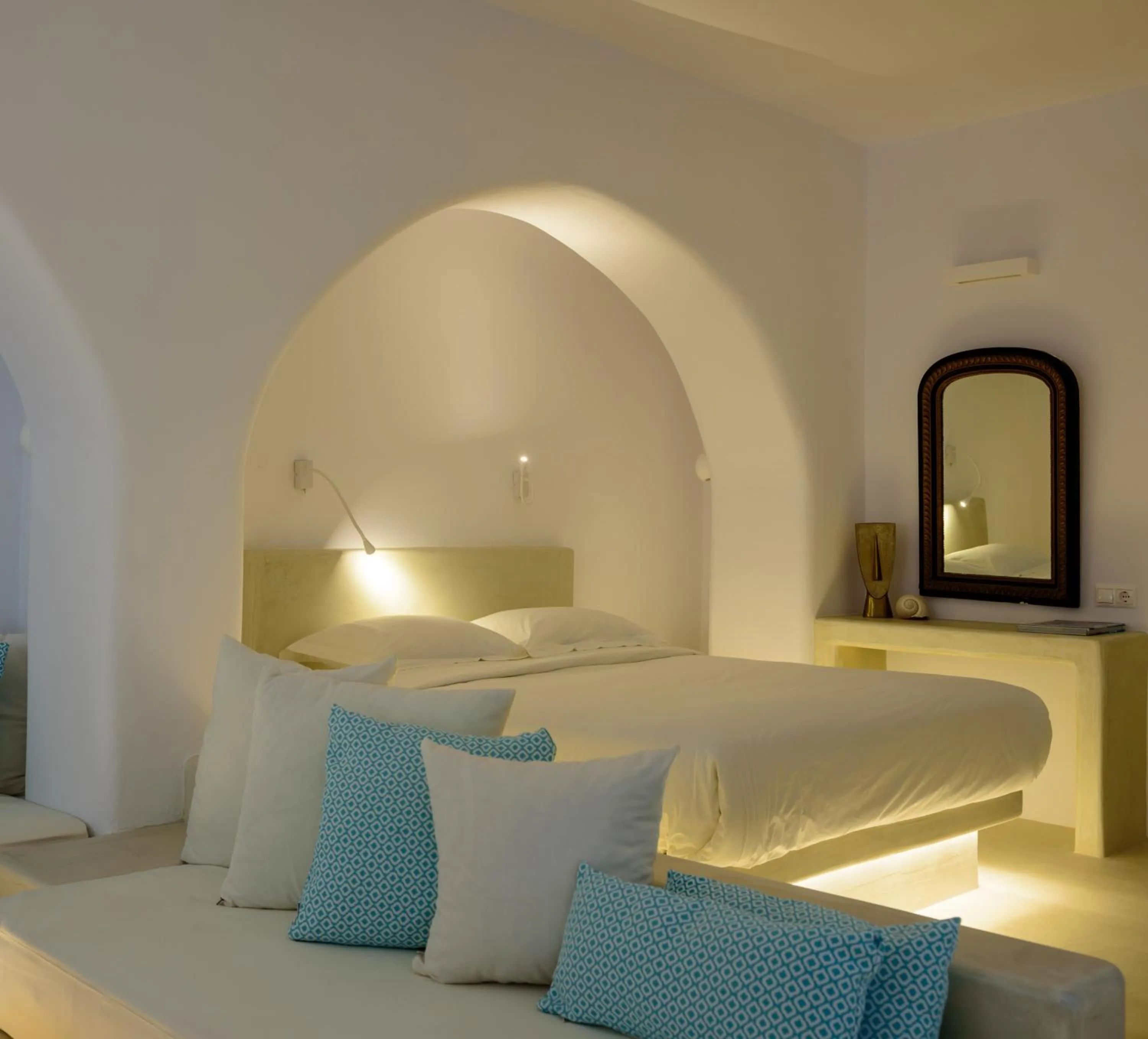 Bed in Mykonos Moussa