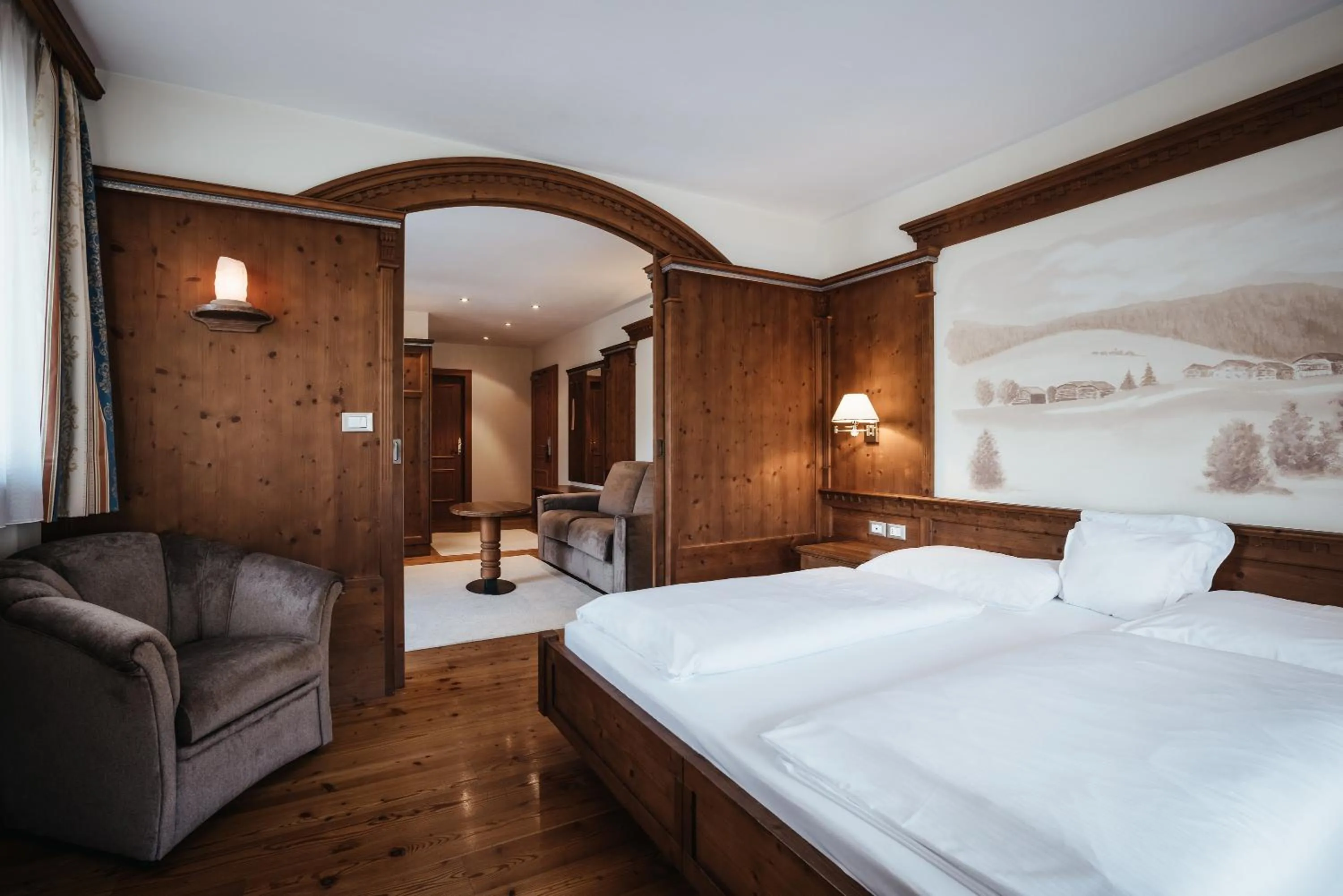 Photo of the whole room, Bed in Kristallhotel Corona-Krone