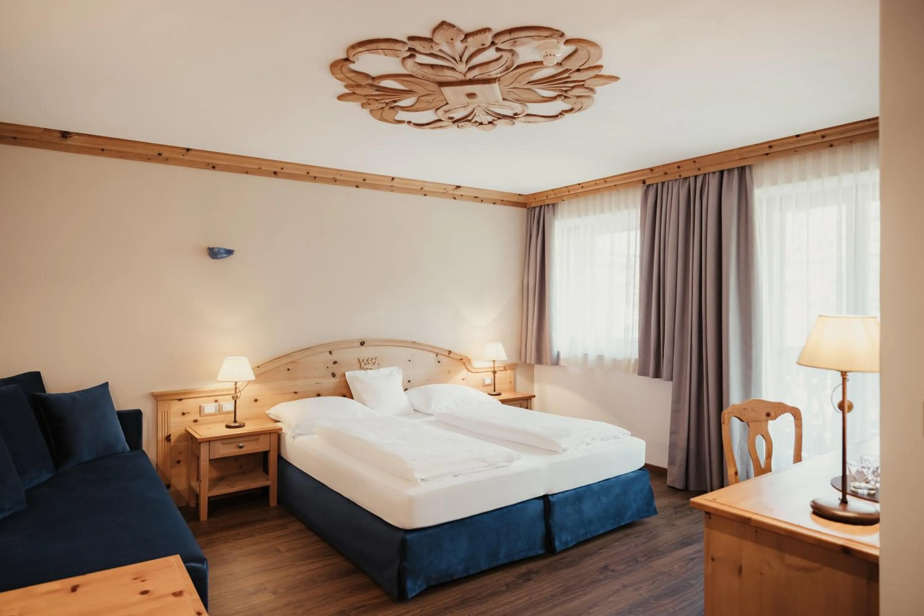 Photo of the whole room, Bed in Kristallhotel Corona-Krone