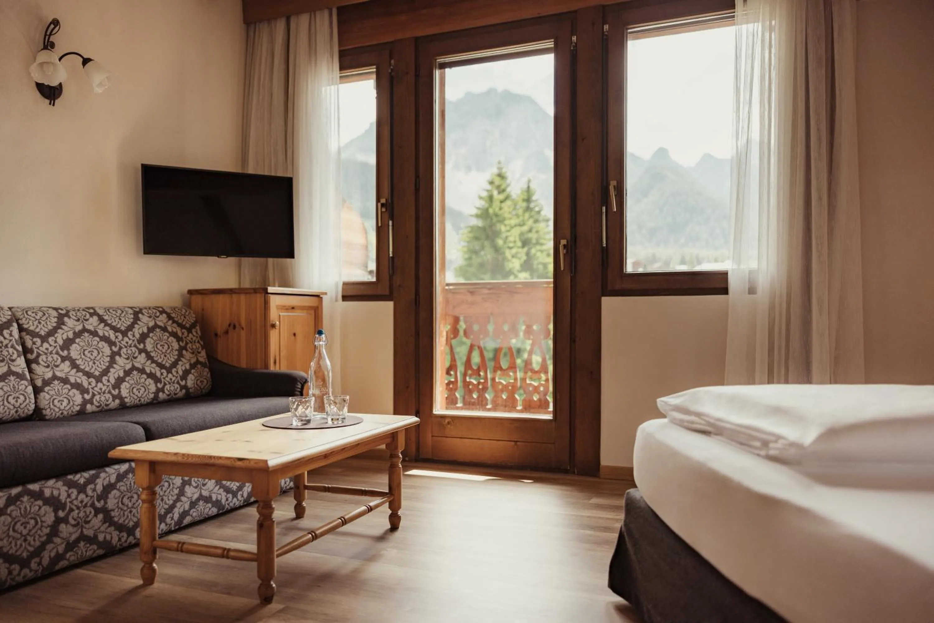 Photo of the whole room, Bed in Kristallhotel Corona-Krone