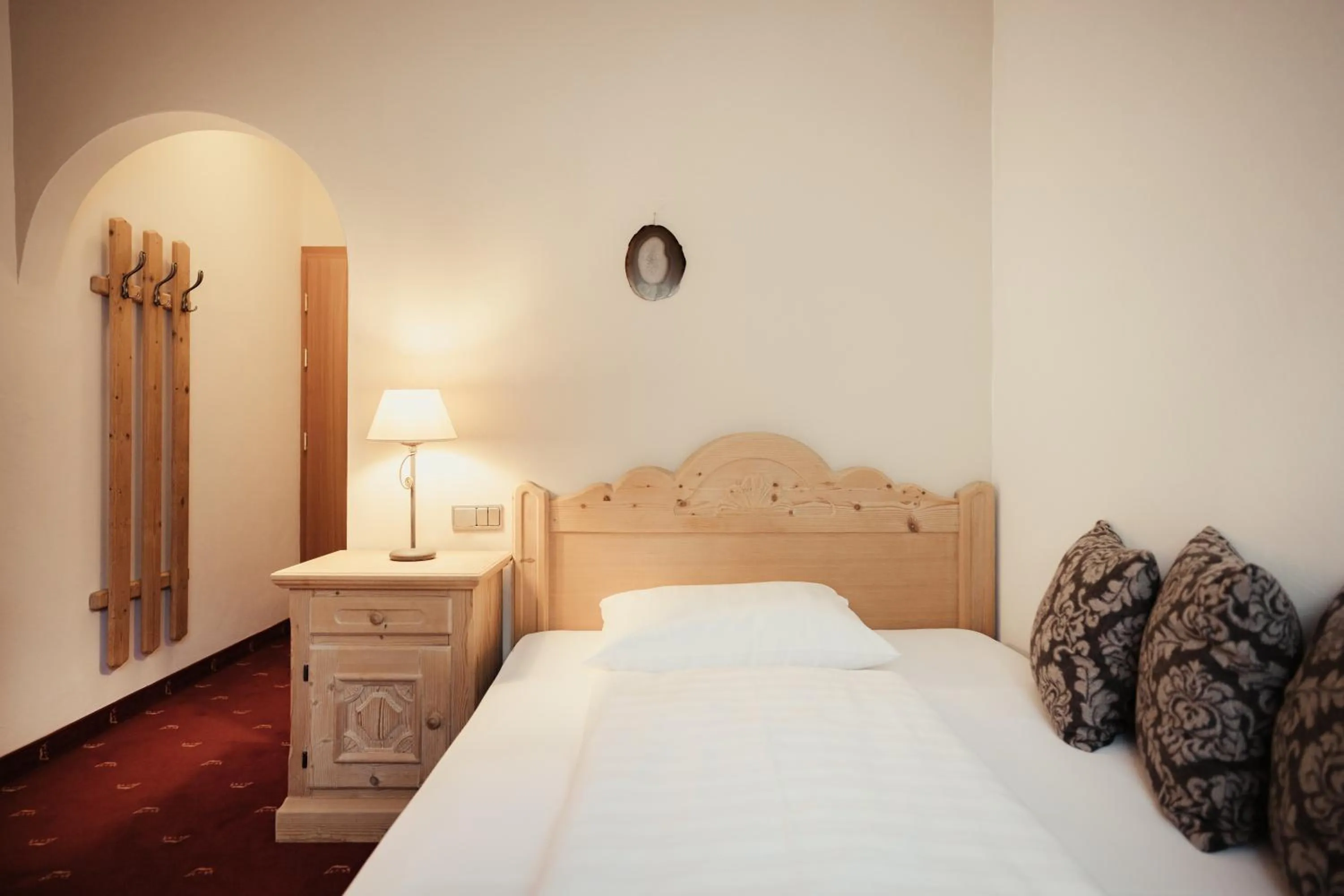 Photo of the whole room, Bed in Kristallhotel Corona-Krone