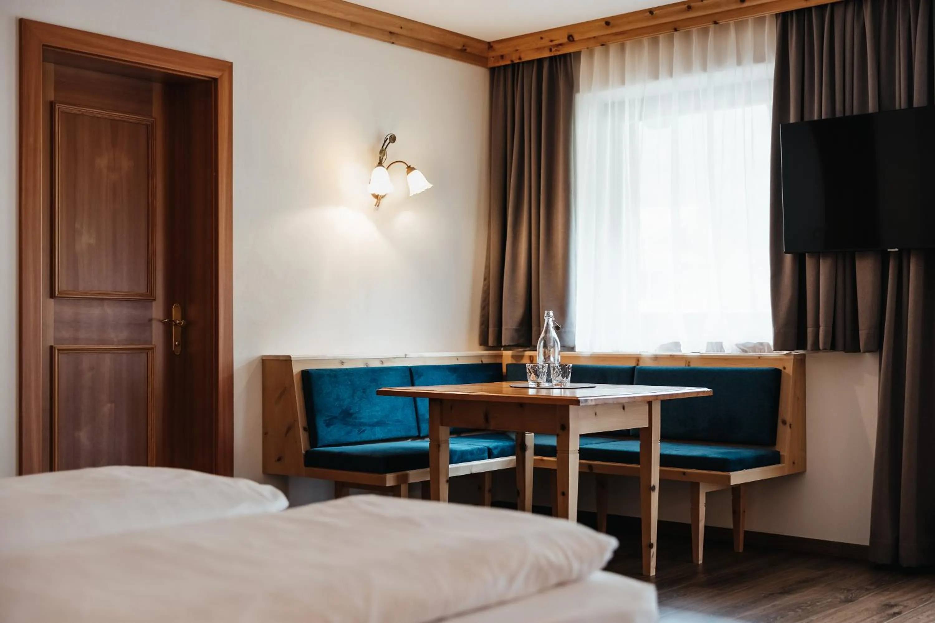 Photo of the whole room, Bed in Kristallhotel Corona-Krone