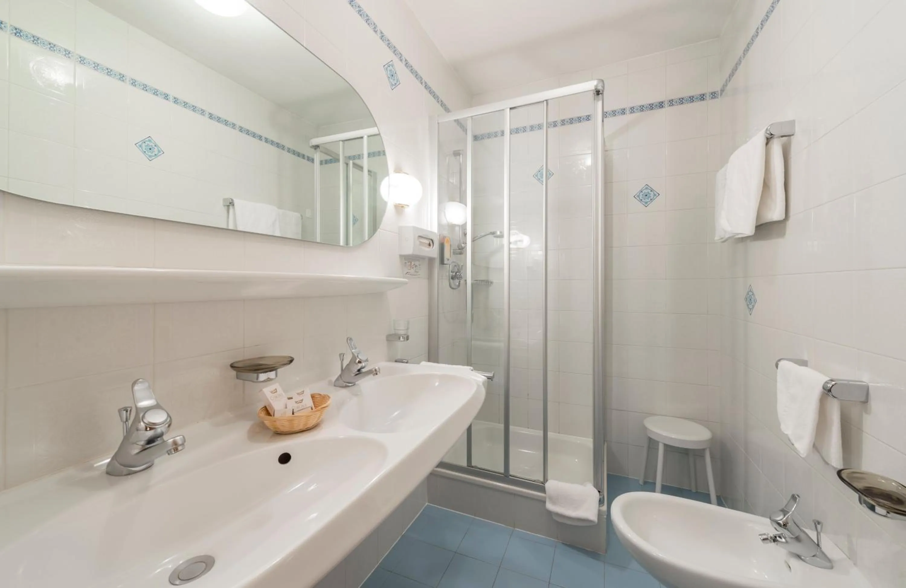 Shower in Kristallhotel Corona-Krone