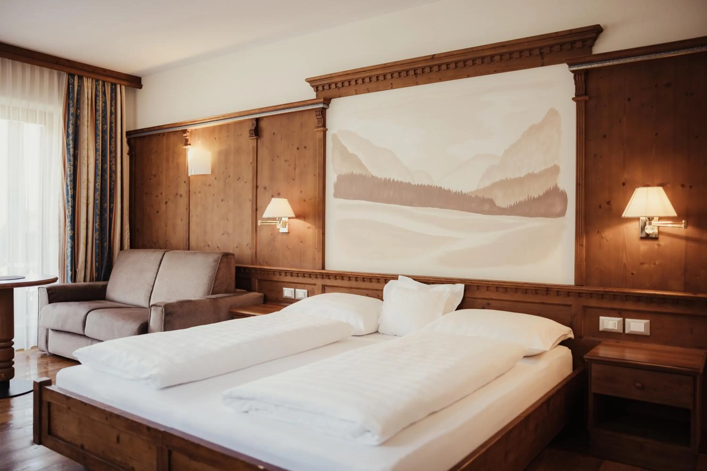 Photo of the whole room, Bed in Kristallhotel Corona-Krone