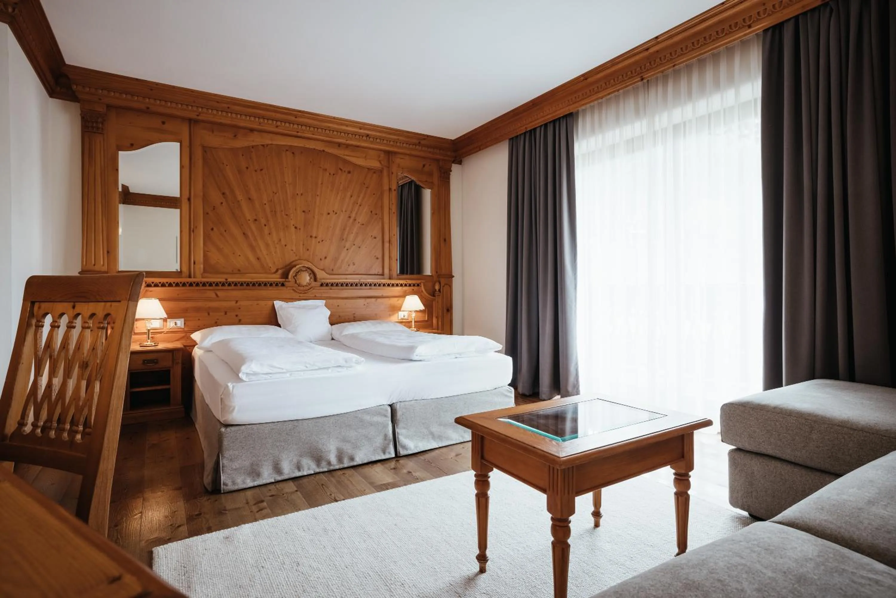 Photo of the whole room, Bed in Kristallhotel Corona-Krone