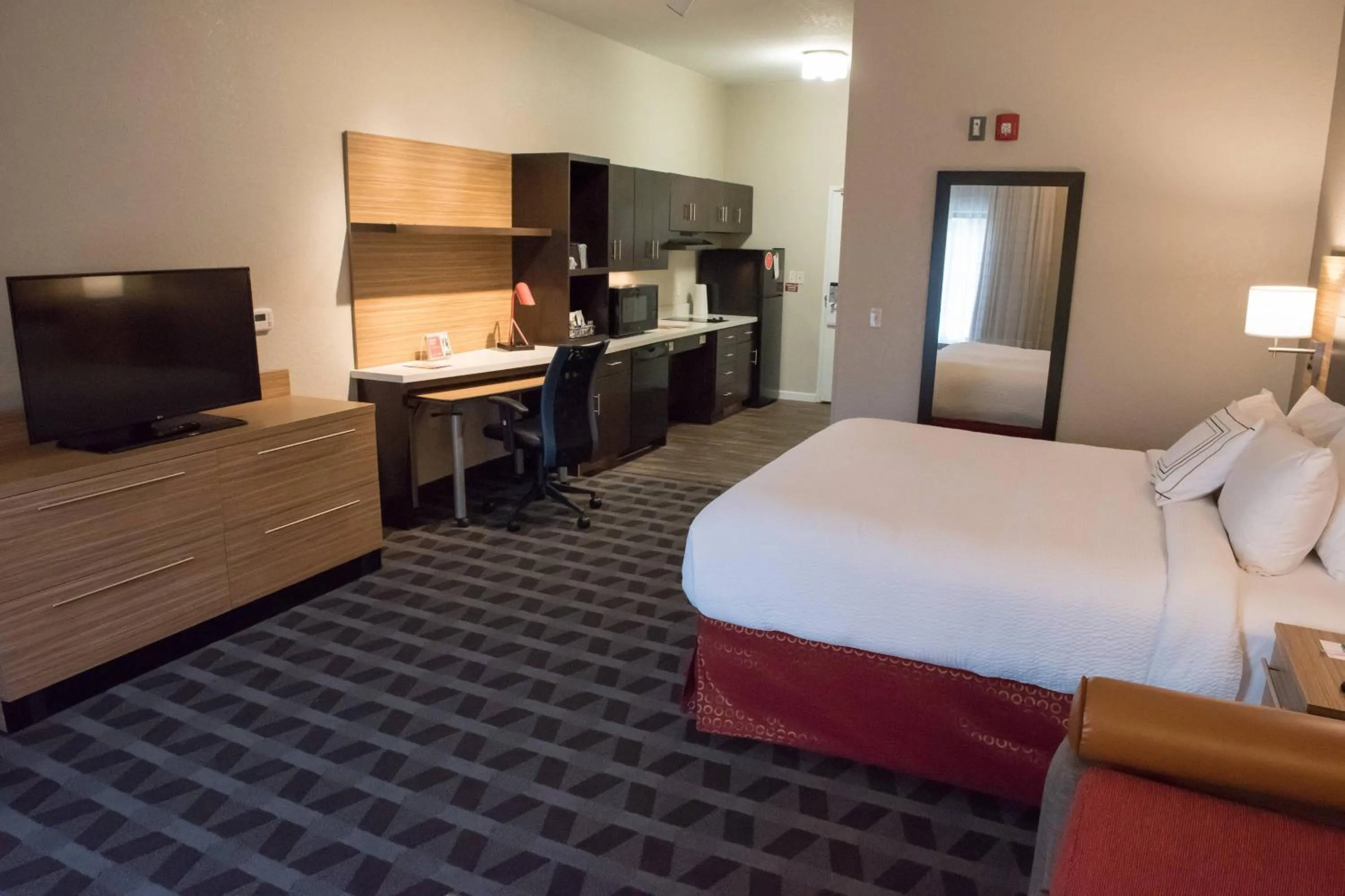 Photo of the whole room, Bed in TownePlace Suites by Marriott Battle Creek