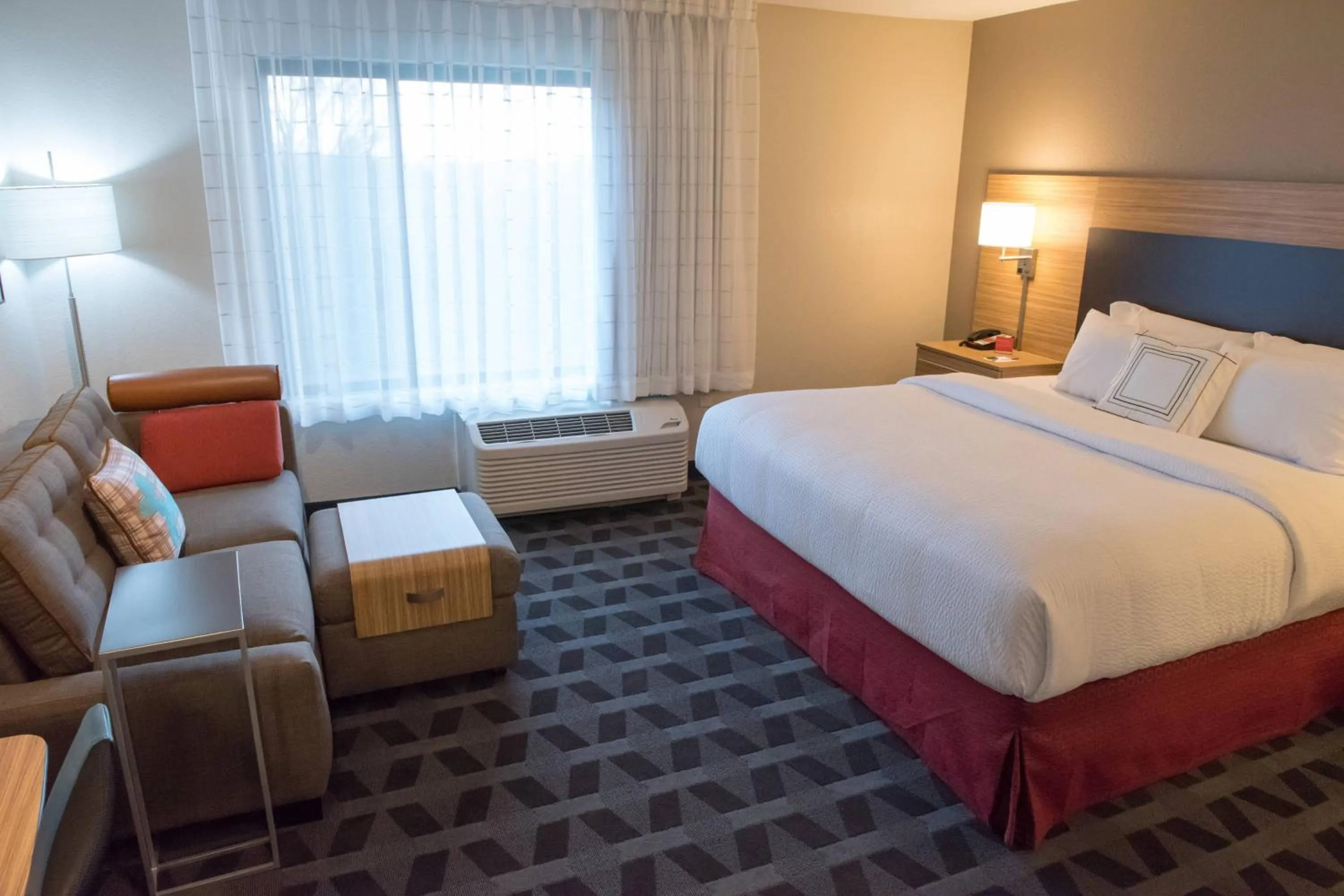 Photo of the whole room, Bed in TownePlace Suites by Marriott Battle Creek