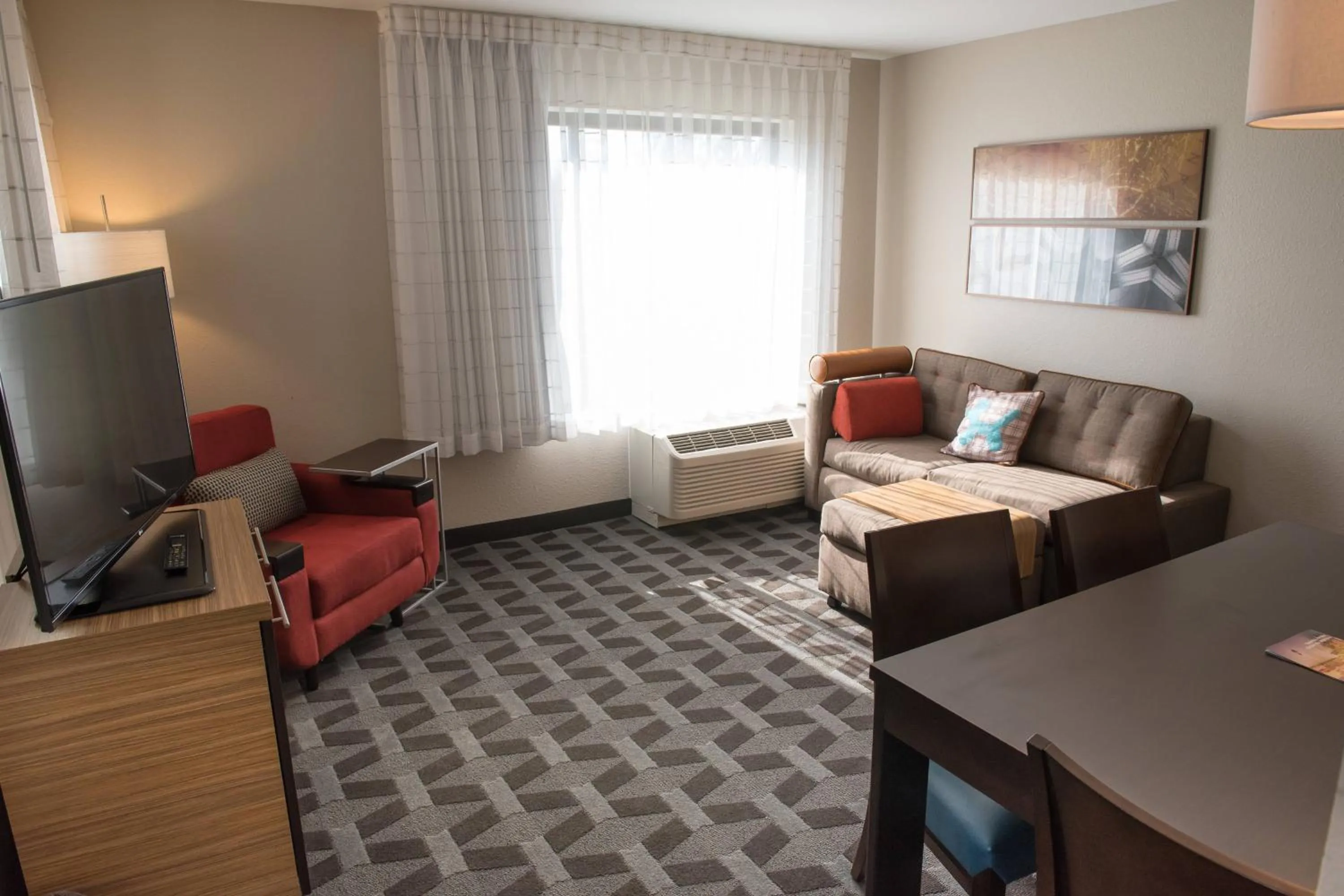 Bedroom in TownePlace Suites by Marriott Battle Creek