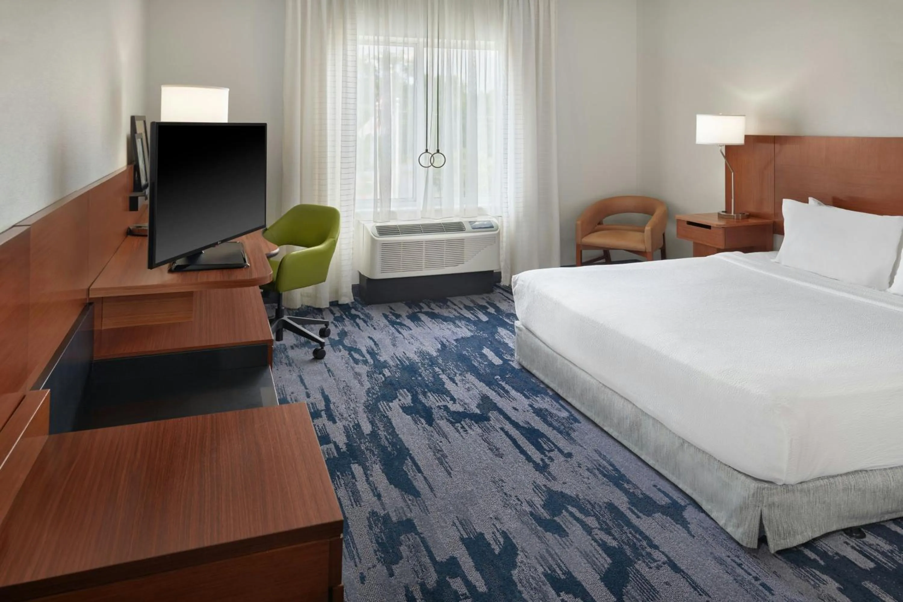 Photo of the whole room, Bed in Fairfield Inn & Suites by Marriott Charlotte Airport
